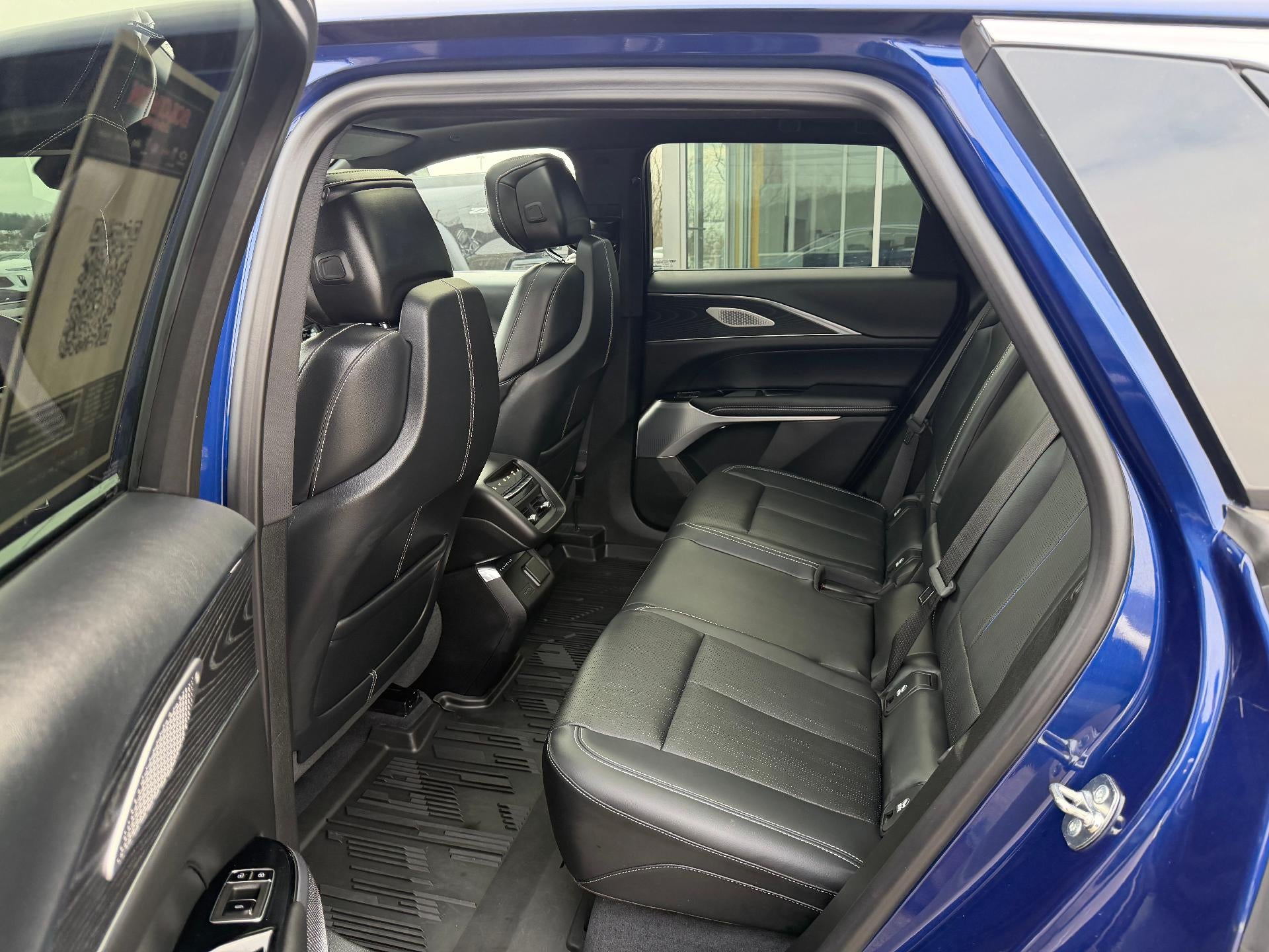 2024 Cadillac LYRIQ Luxury 3