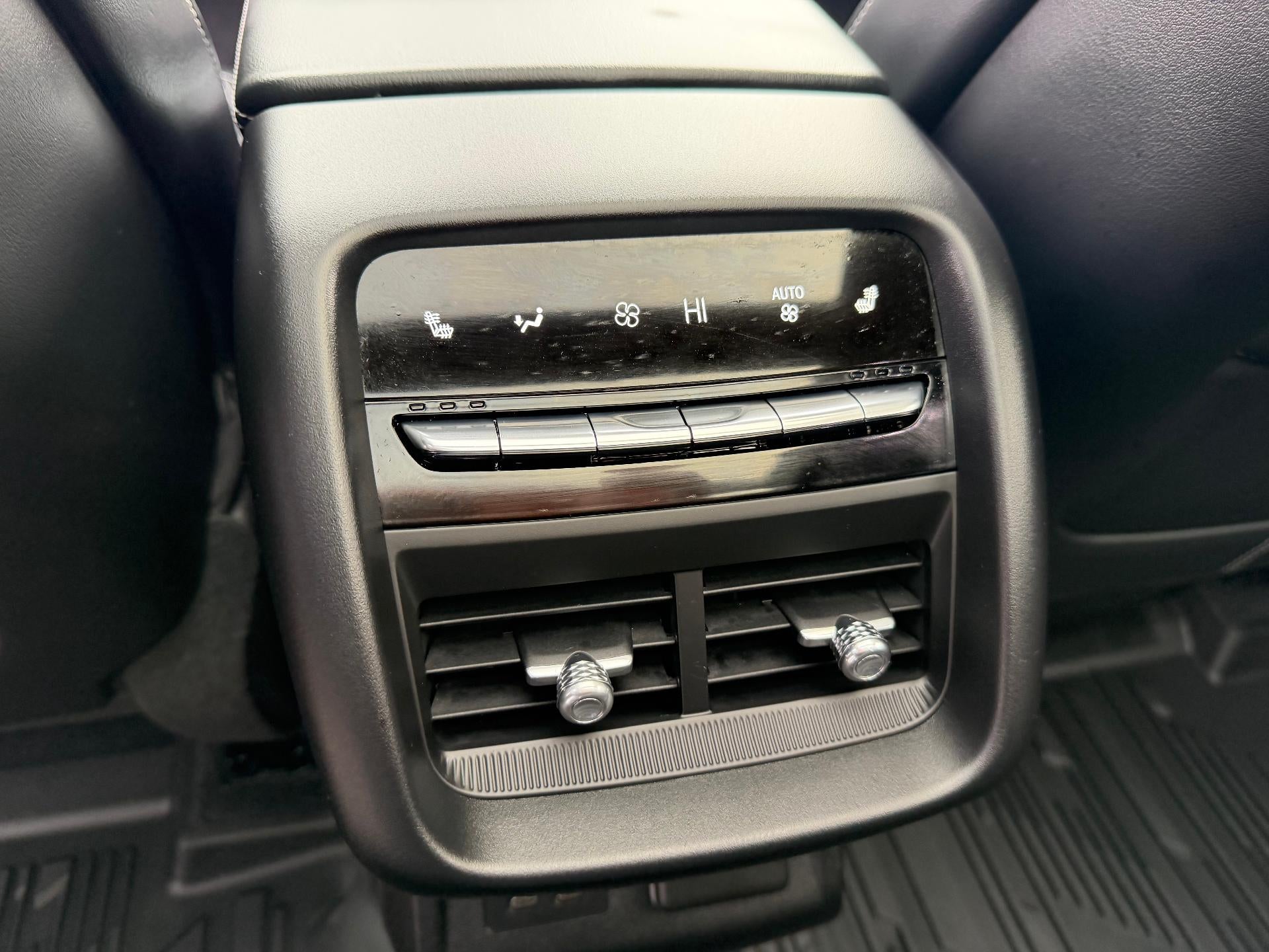 2024 Cadillac LYRIQ Luxury 3