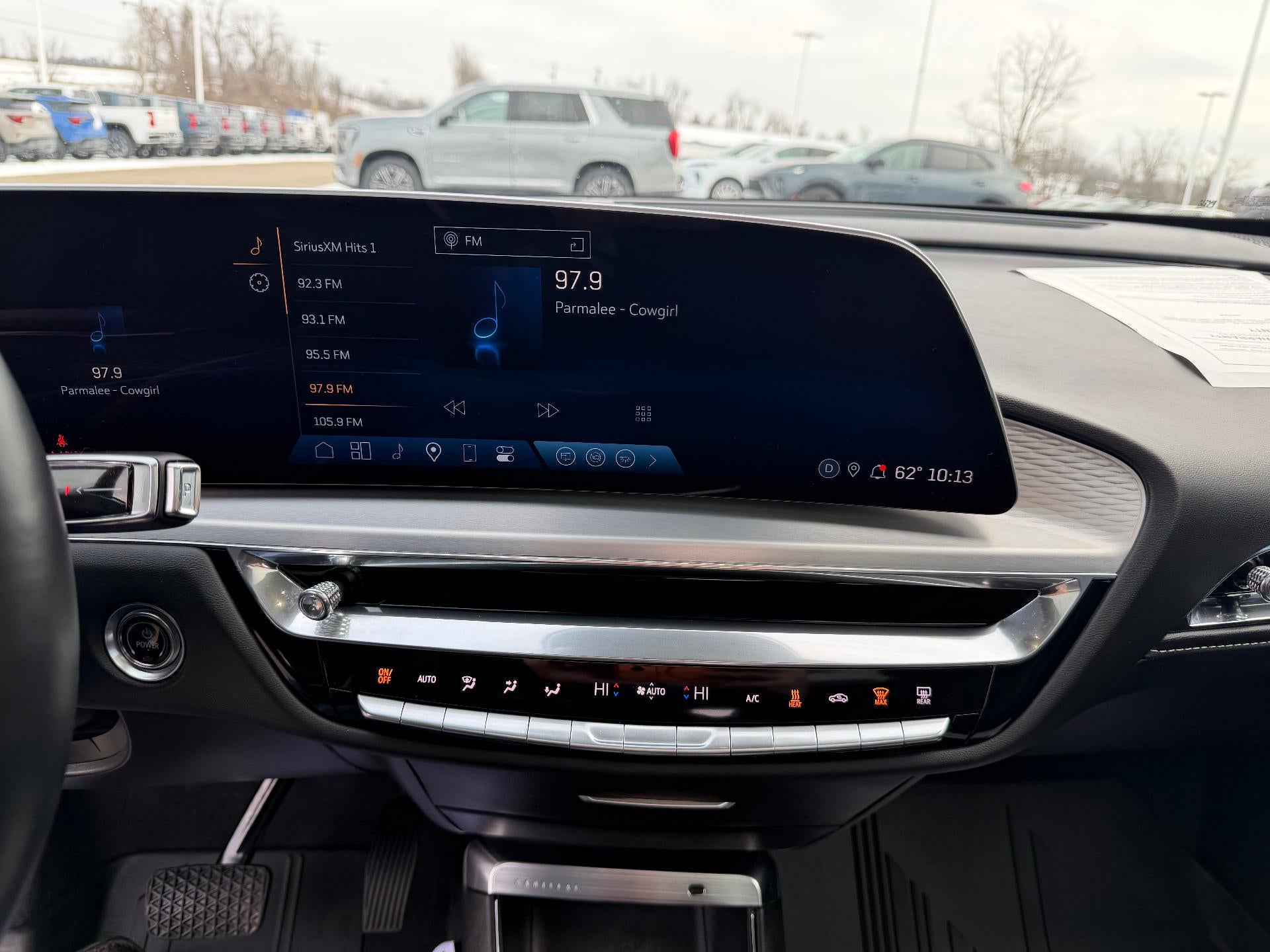 2024 Cadillac LYRIQ Luxury 3