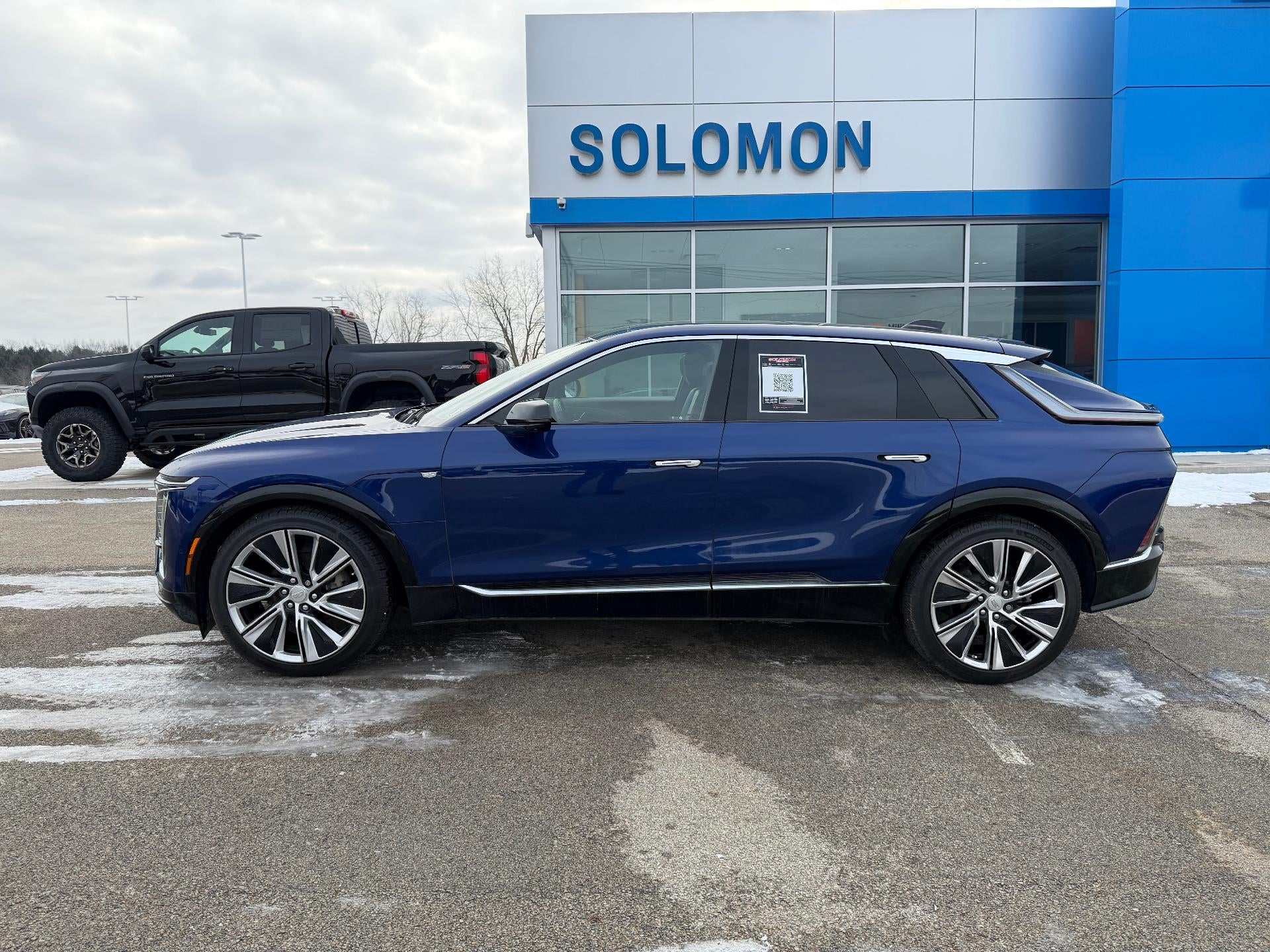 2024 Cadillac LYRIQ Luxury 3