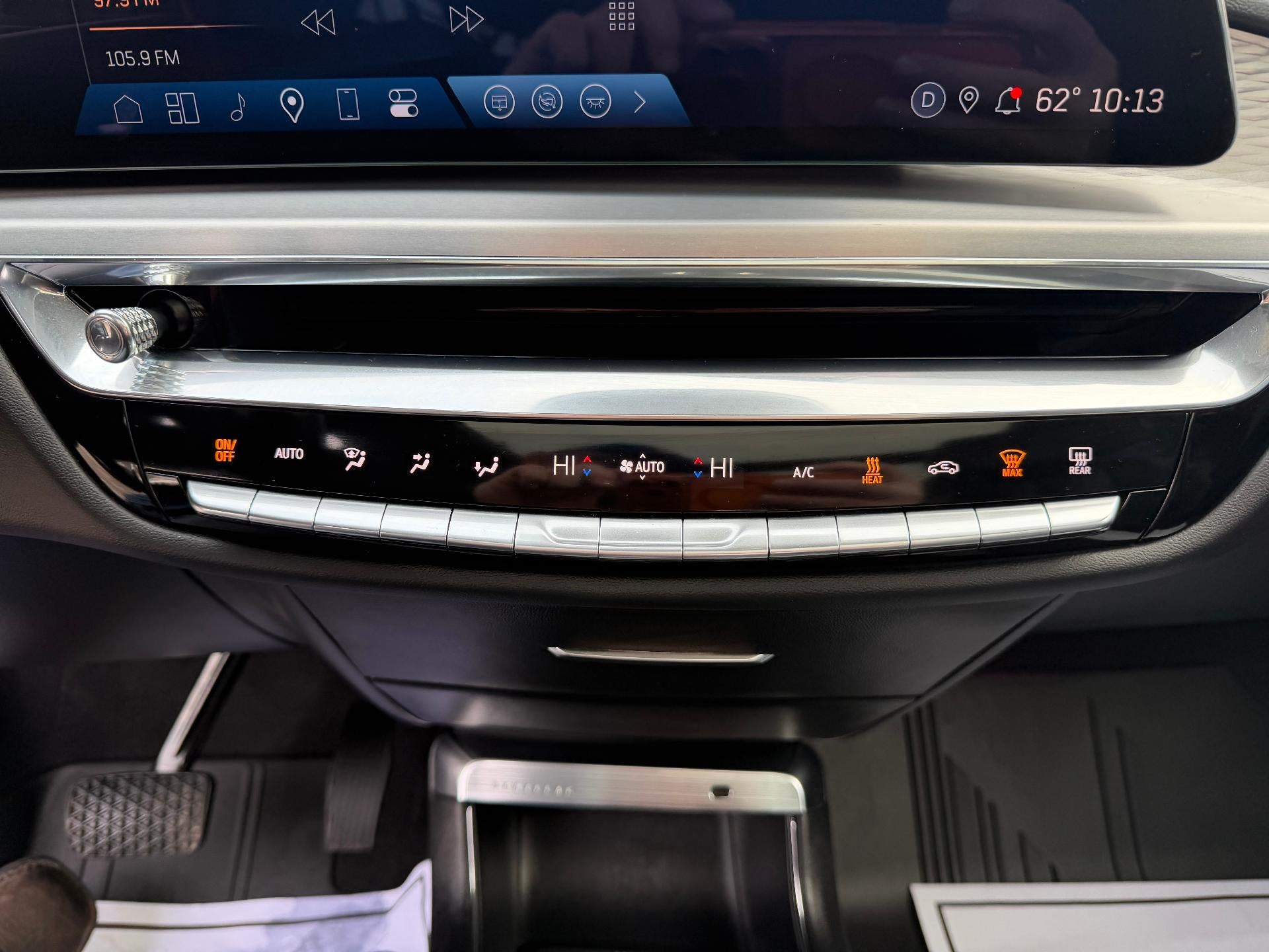 2024 Cadillac LYRIQ Luxury 3