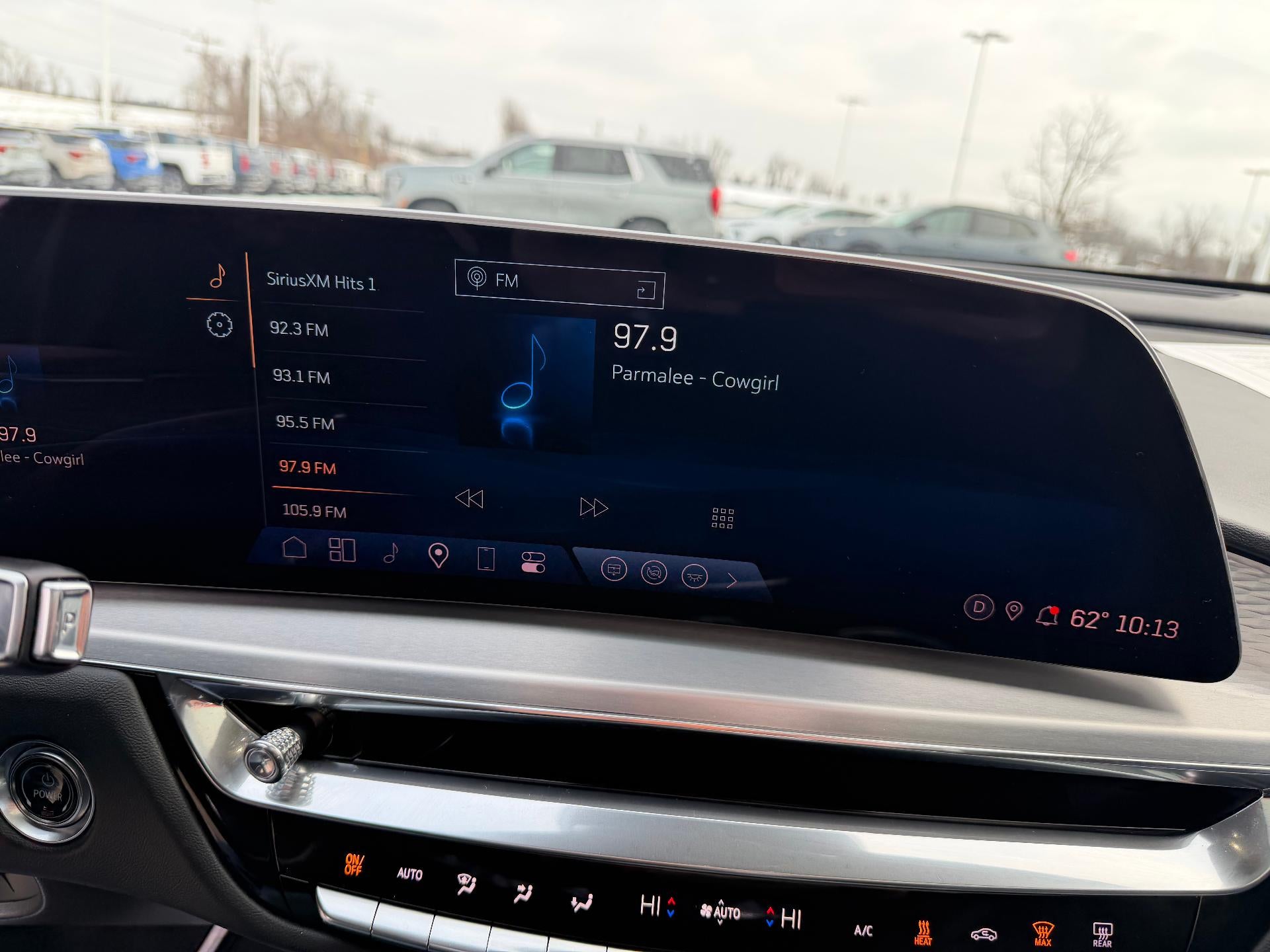 2024 Cadillac LYRIQ Luxury 3