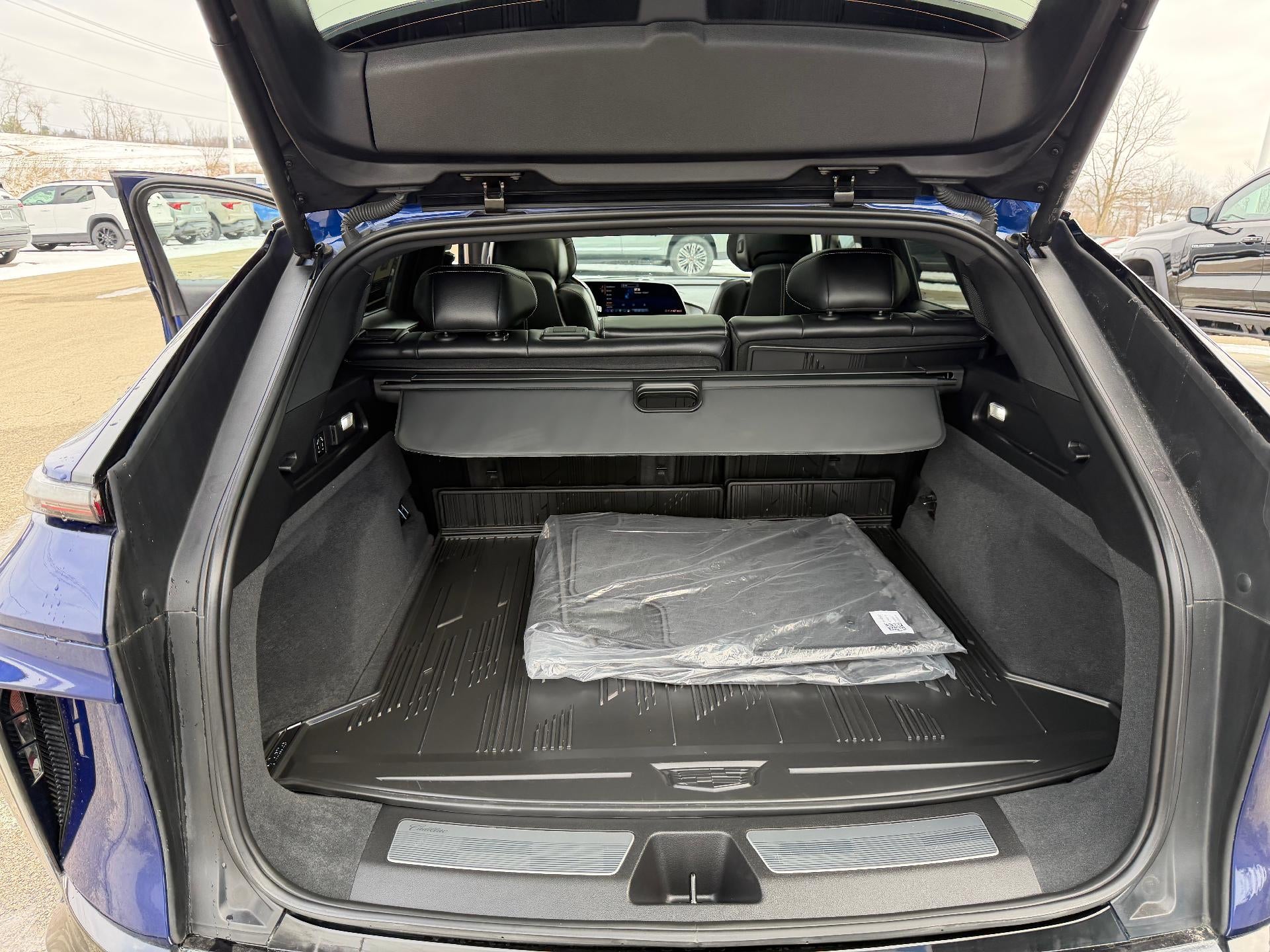 2024 Cadillac LYRIQ Luxury 3