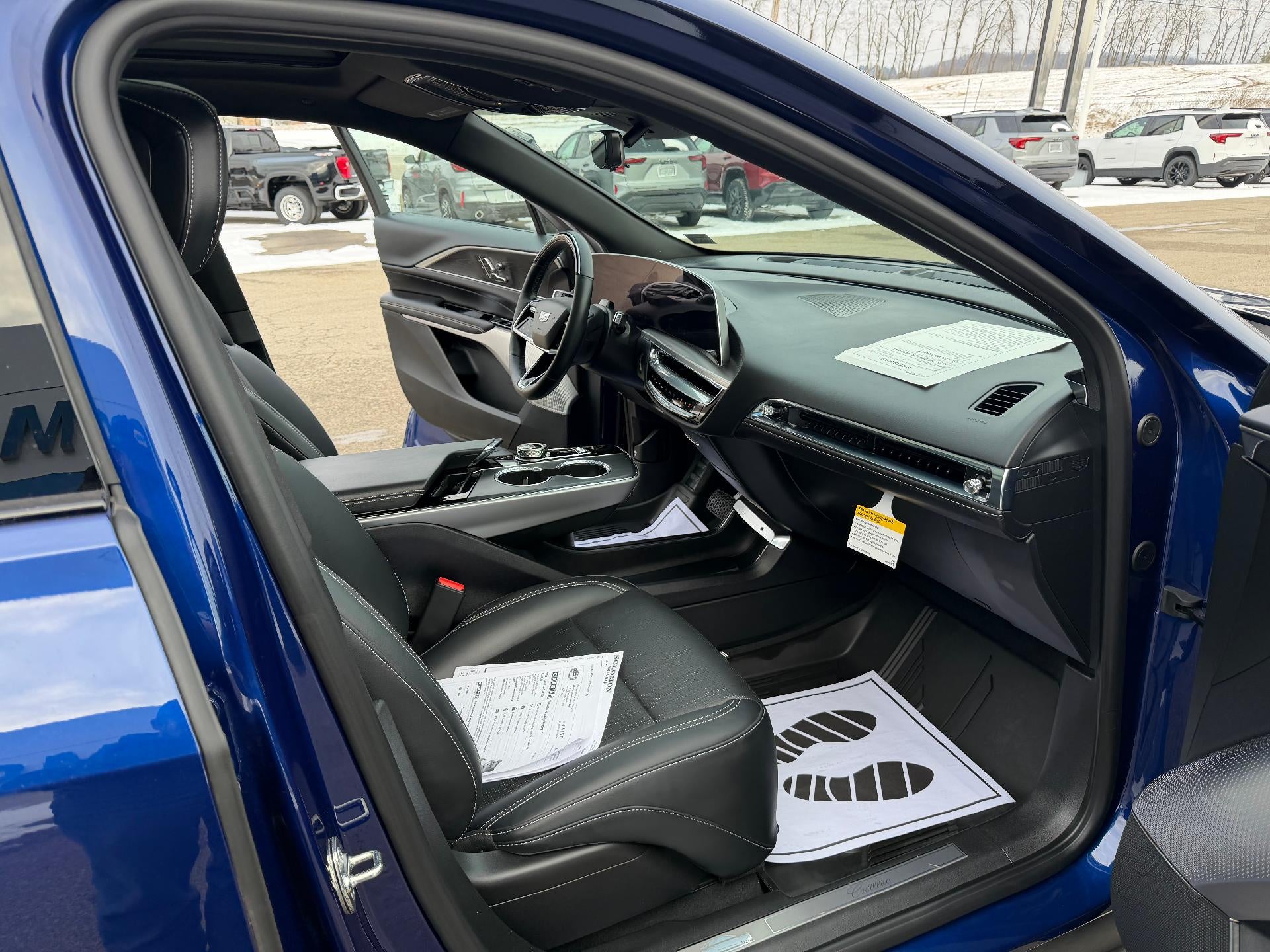 2024 Cadillac LYRIQ Luxury 3