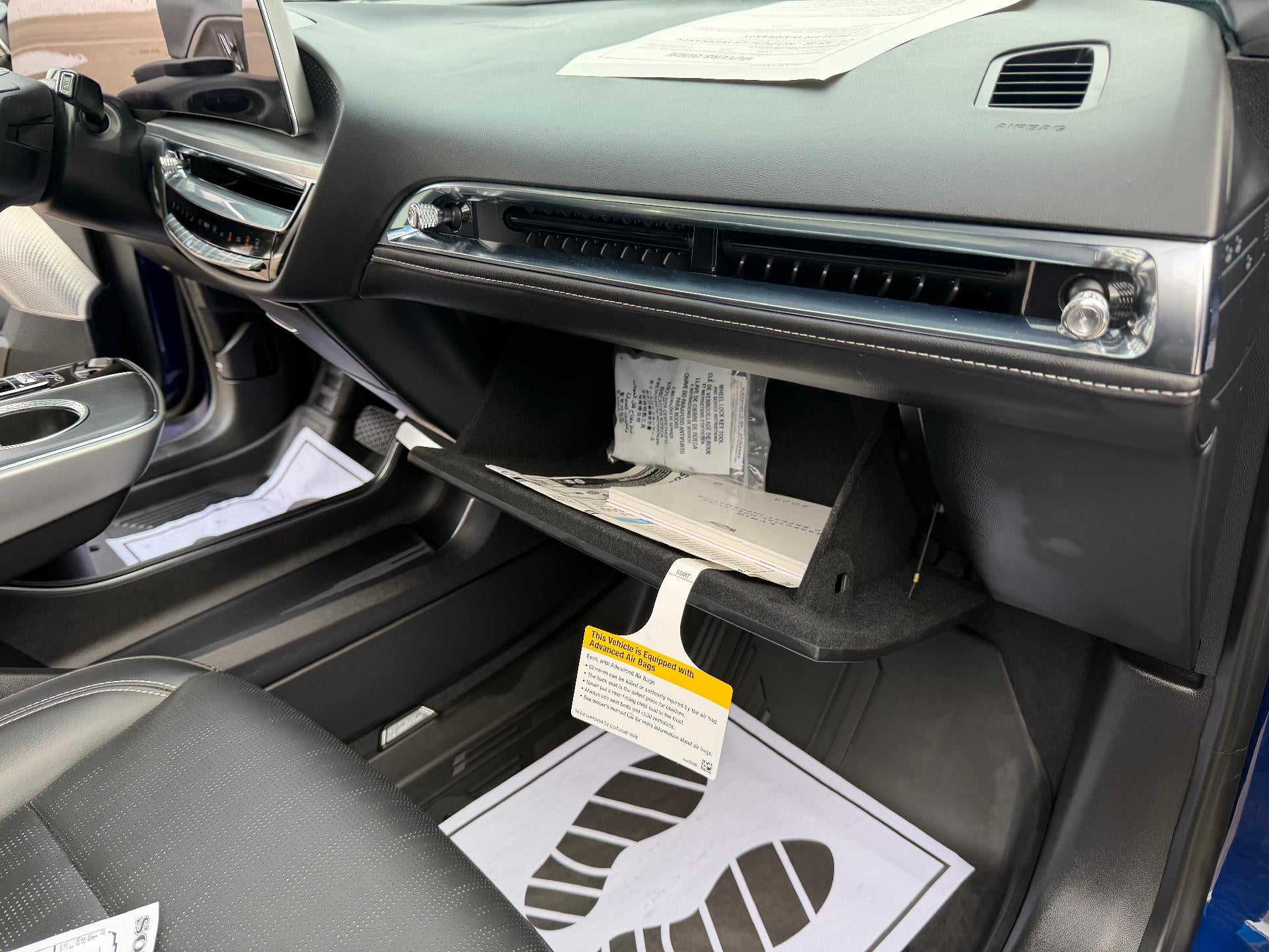 2024 Cadillac LYRIQ Luxury 3