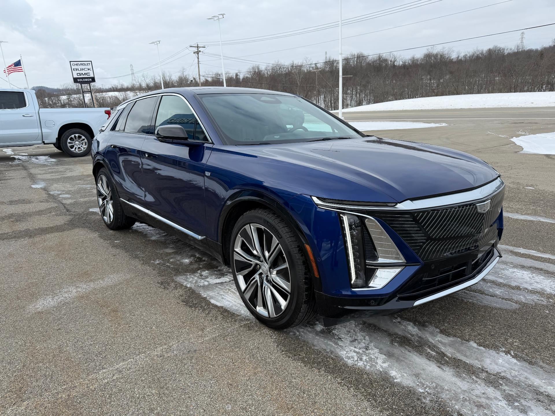 2024 Cadillac LYRIQ Luxury 3