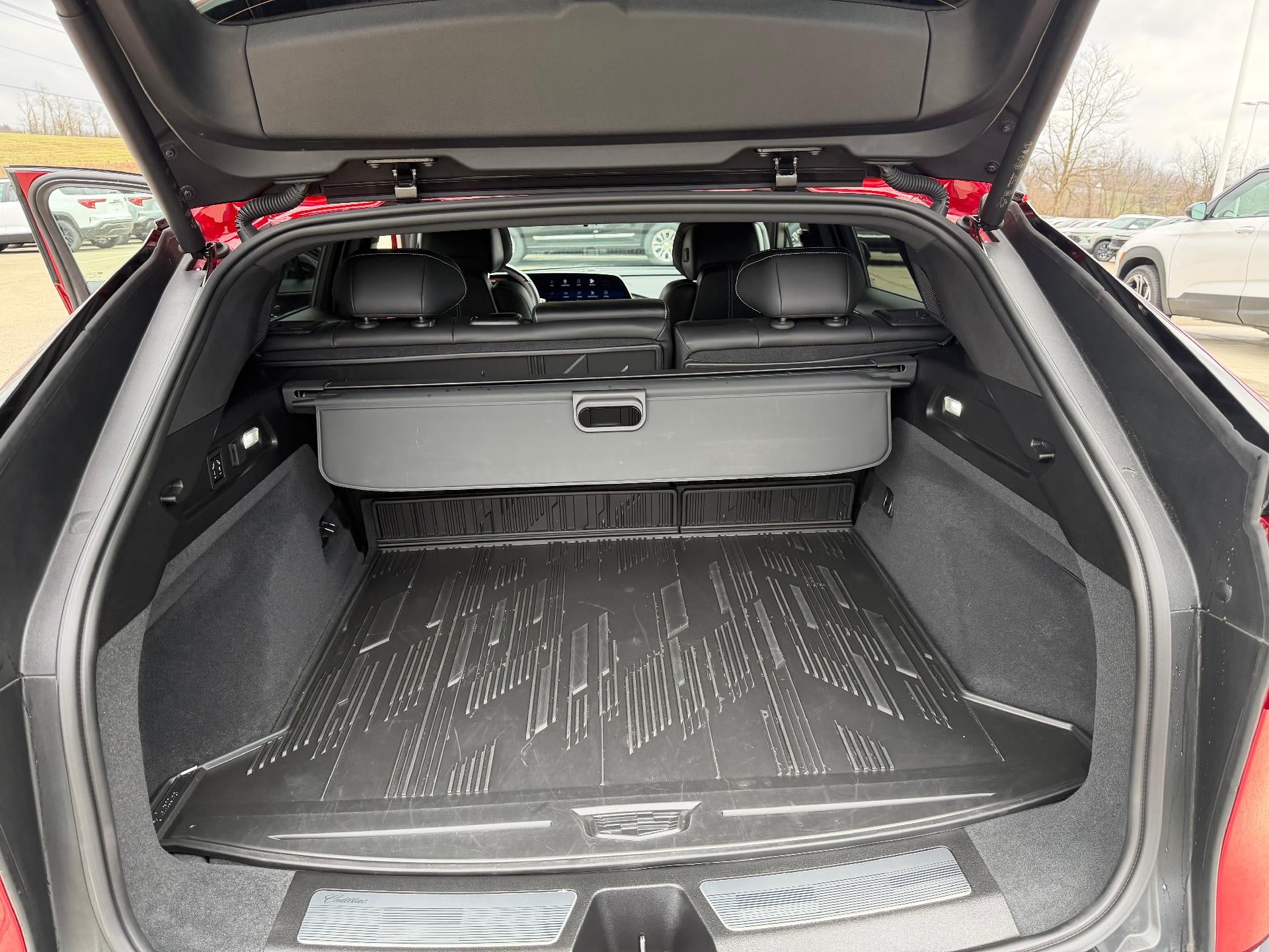 2024 Cadillac LYRIQ Luxury 3