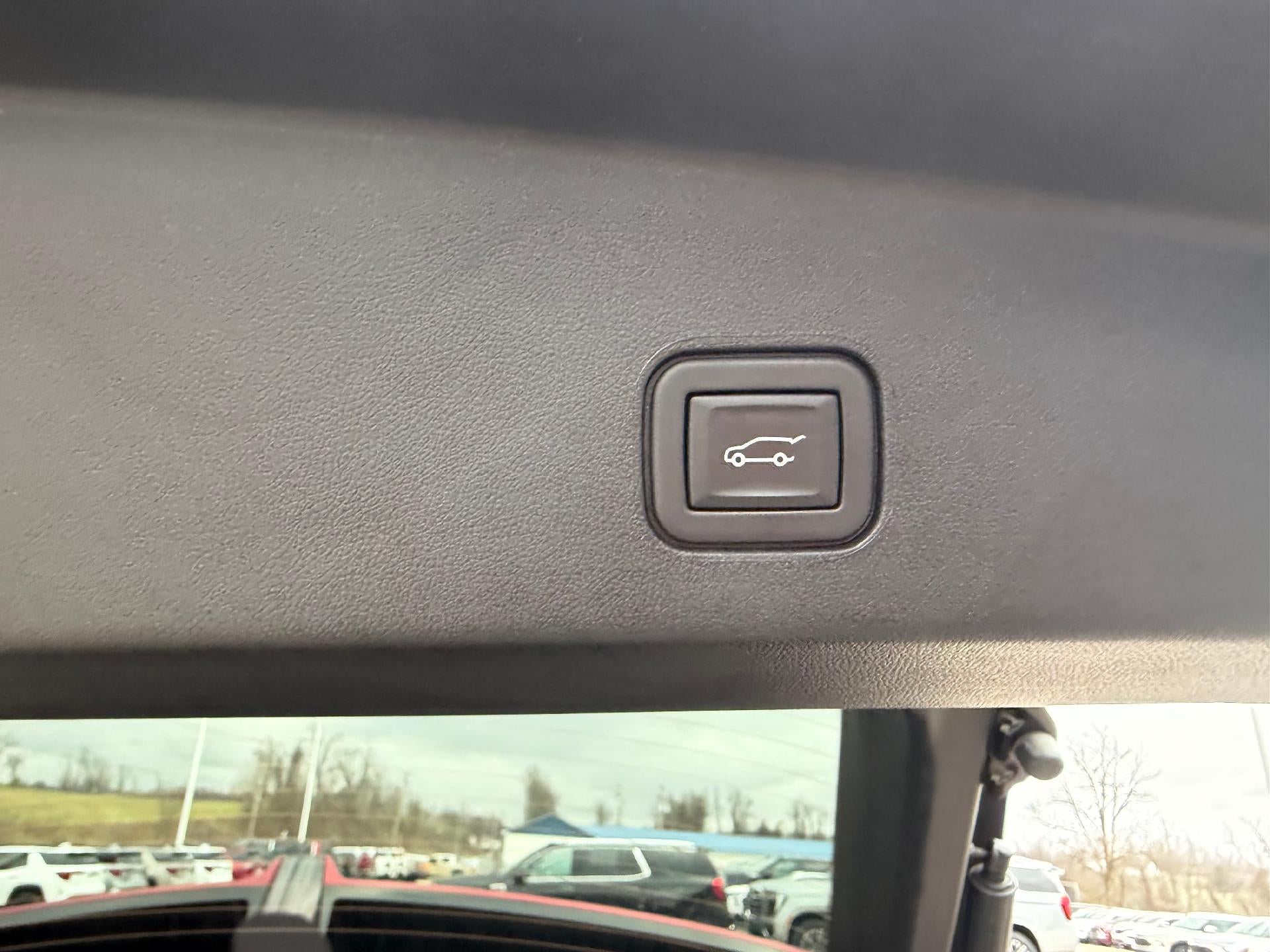 2024 Cadillac LYRIQ Luxury 3