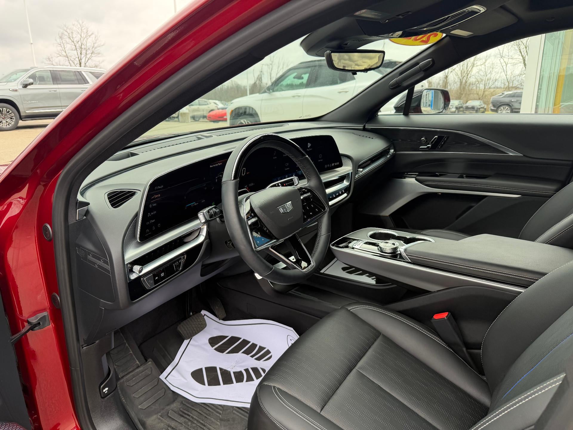 2024 Cadillac LYRIQ Luxury 3