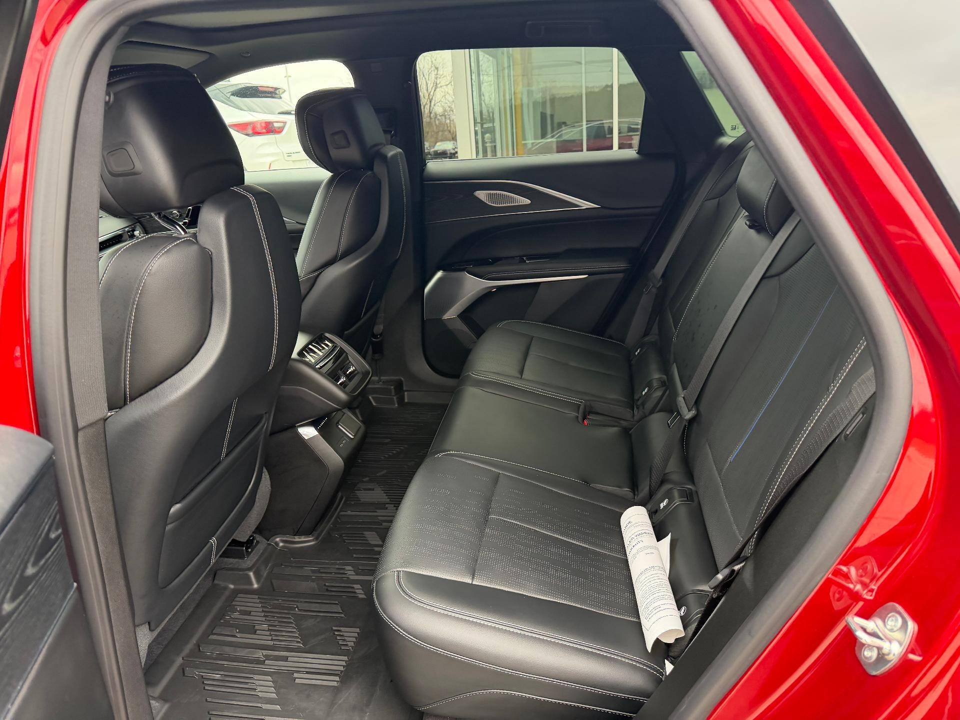 2024 Cadillac LYRIQ Luxury 3