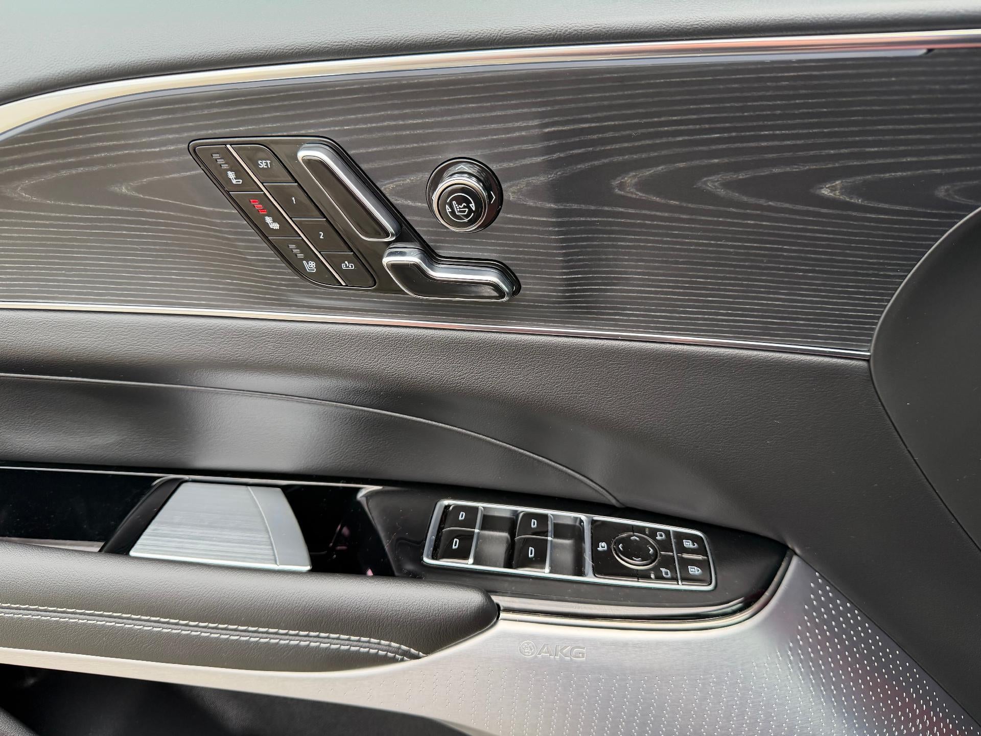 2024 Cadillac LYRIQ Luxury 3