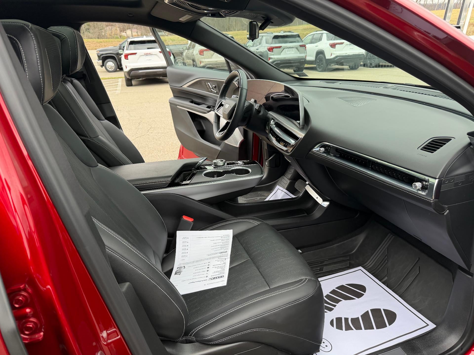 2024 Cadillac LYRIQ Luxury 3