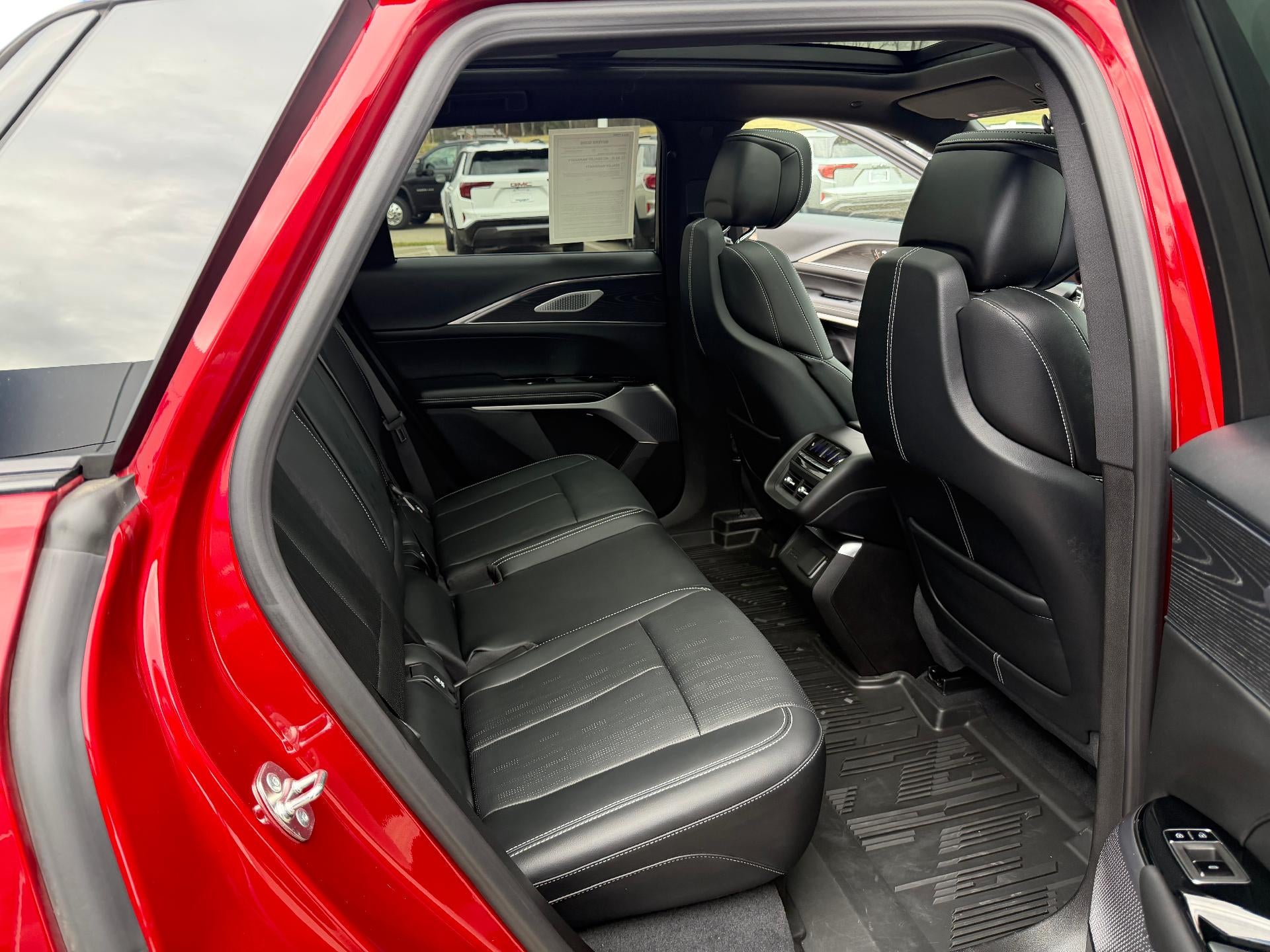 2024 Cadillac LYRIQ Luxury 3