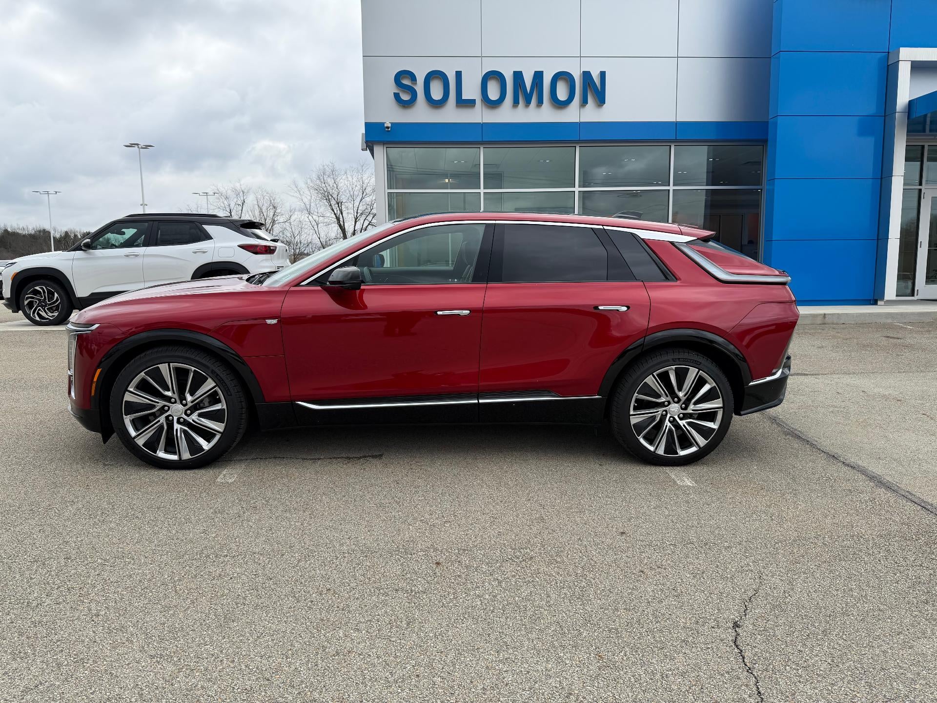 2024 Cadillac LYRIQ Luxury 3