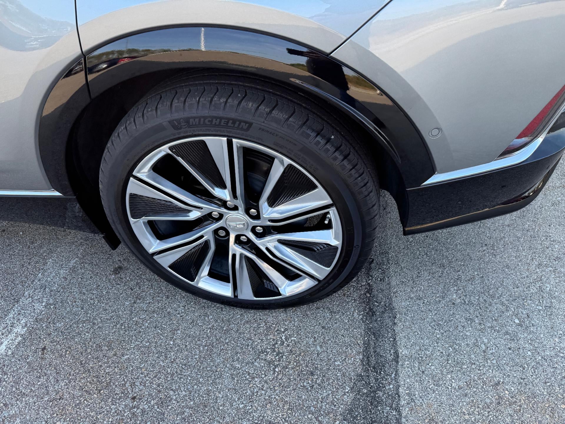 2024 Cadillac LYRIQ Luxury 3