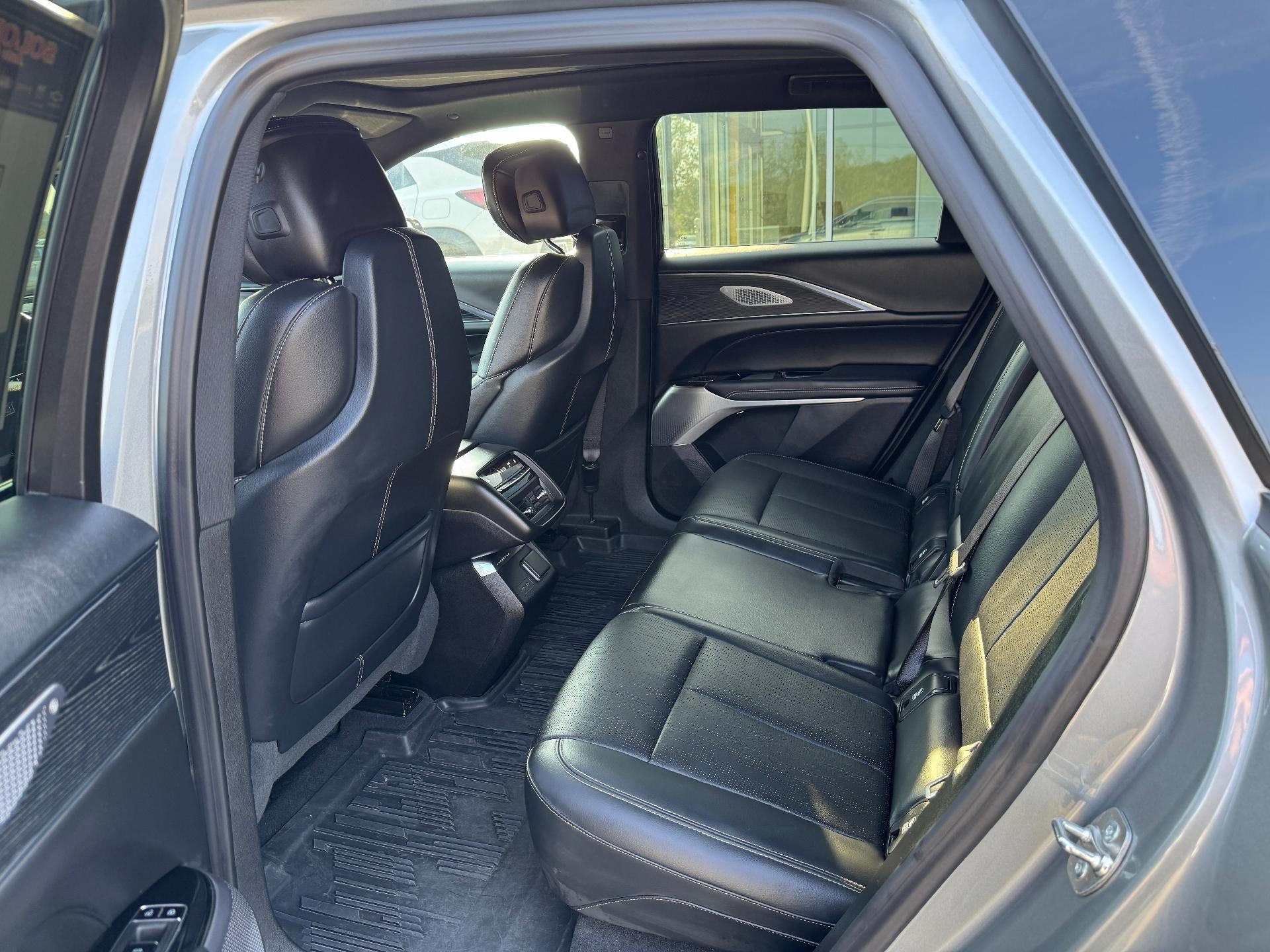 2024 Cadillac LYRIQ Luxury 3