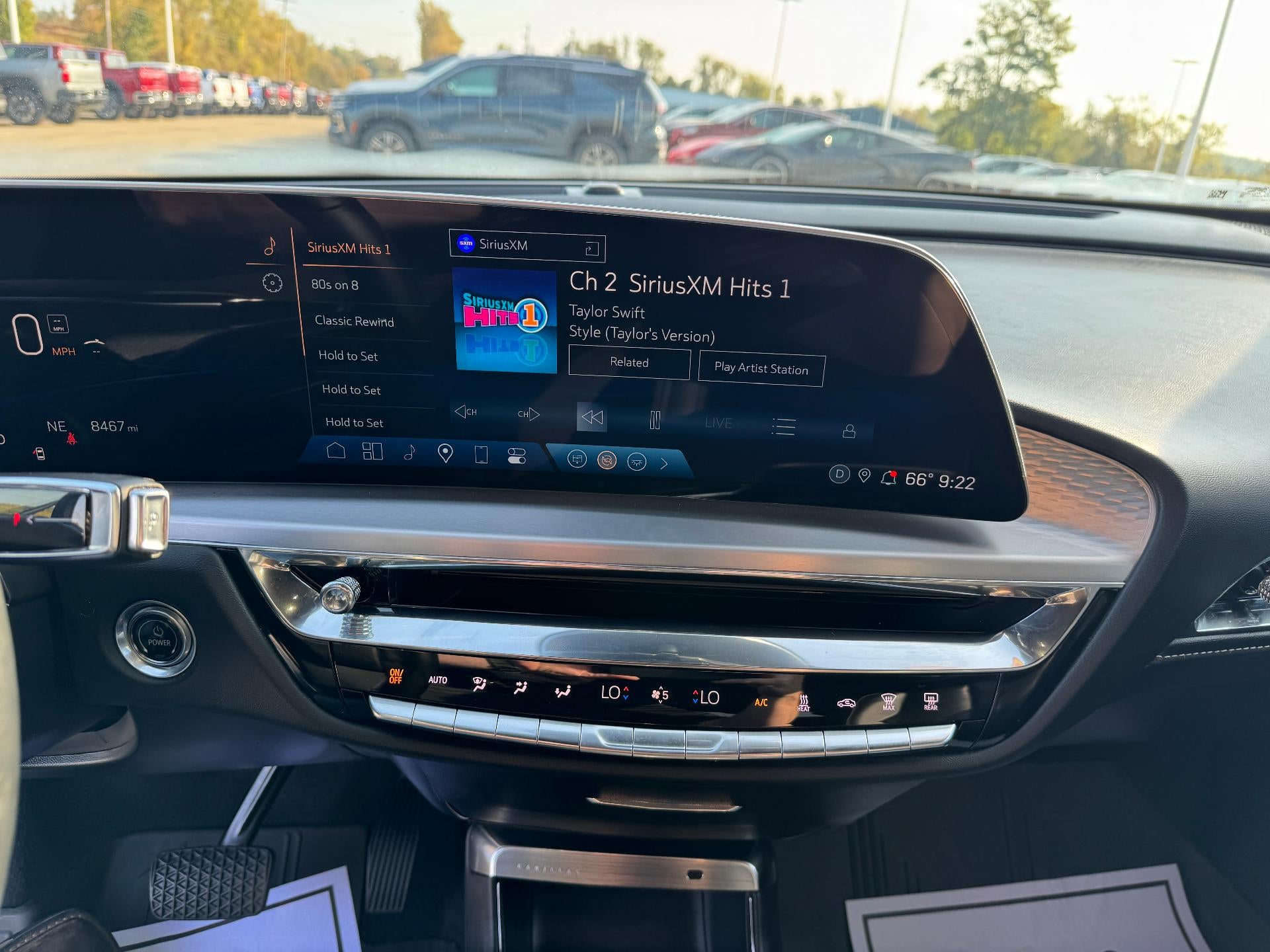 2024 Cadillac LYRIQ Luxury 3