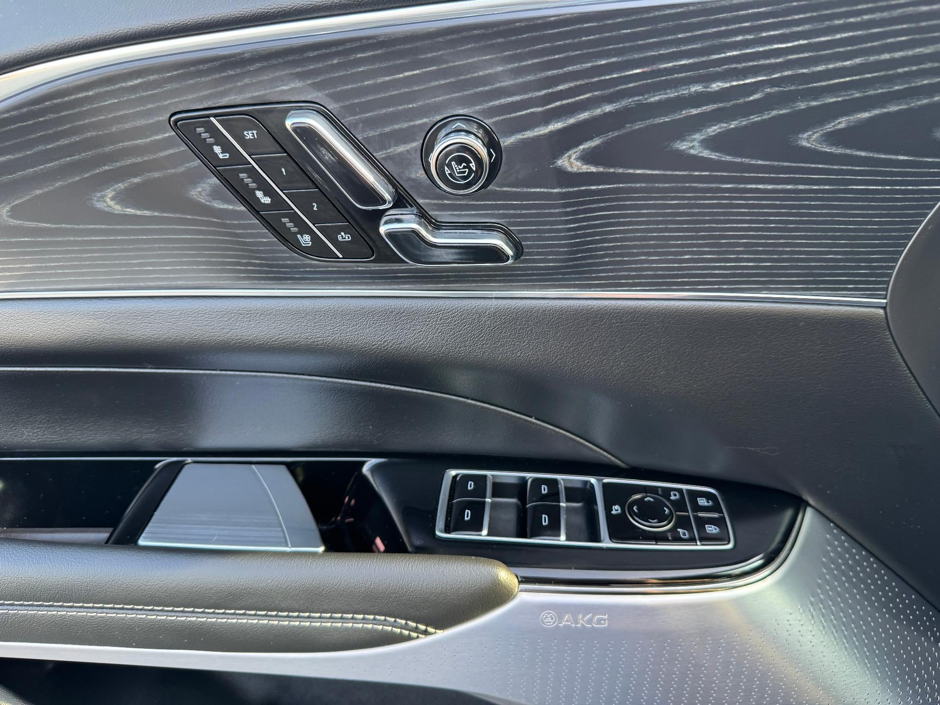 2024 Cadillac LYRIQ Luxury 3