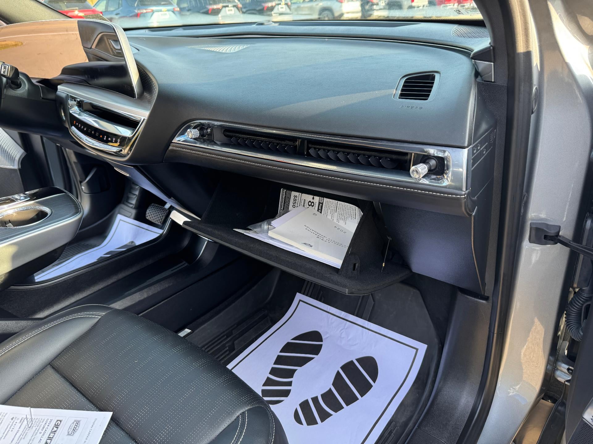 2024 Cadillac LYRIQ Luxury 3