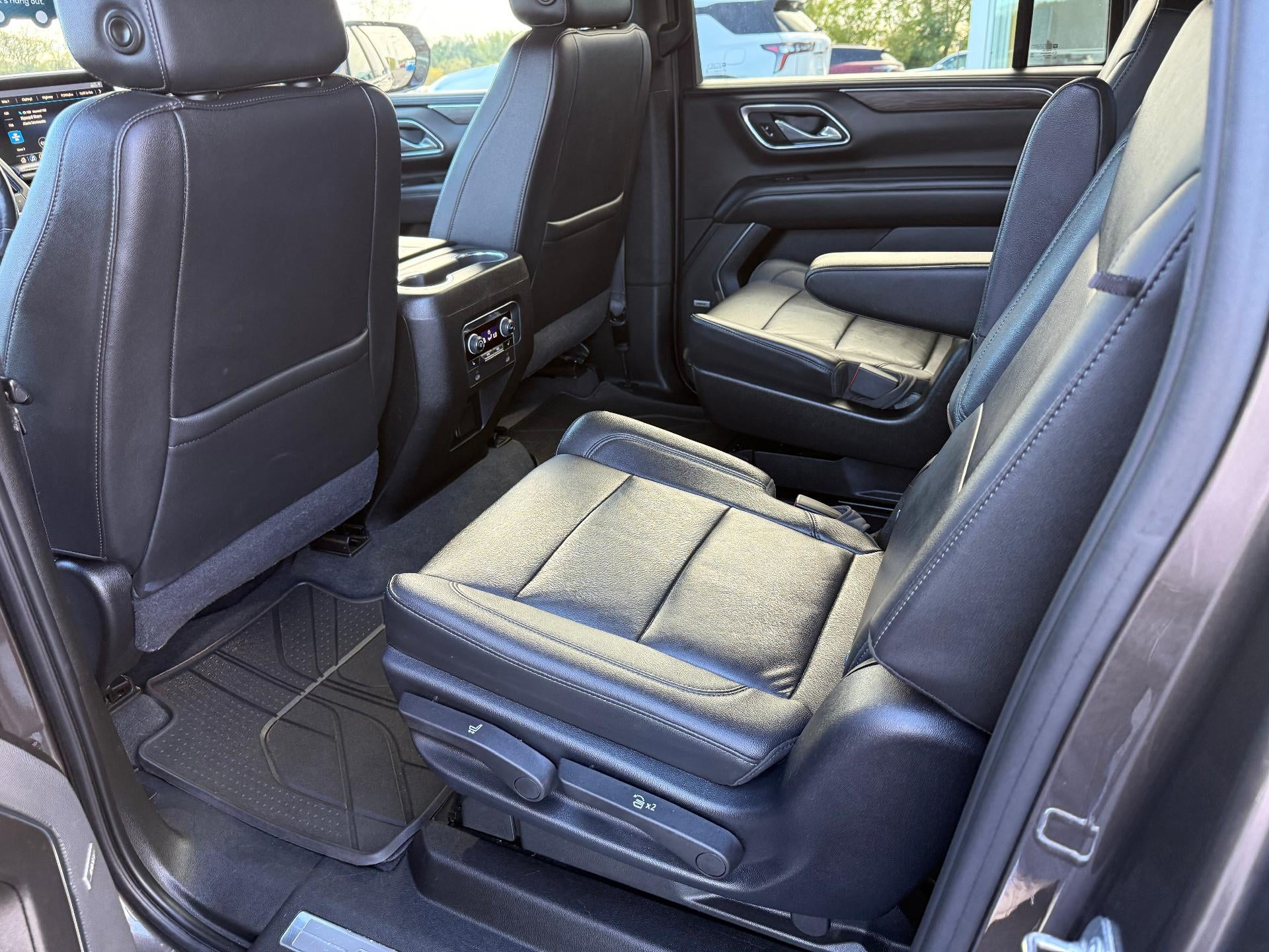 2021 Chevrolet Suburban LT - Photo 14