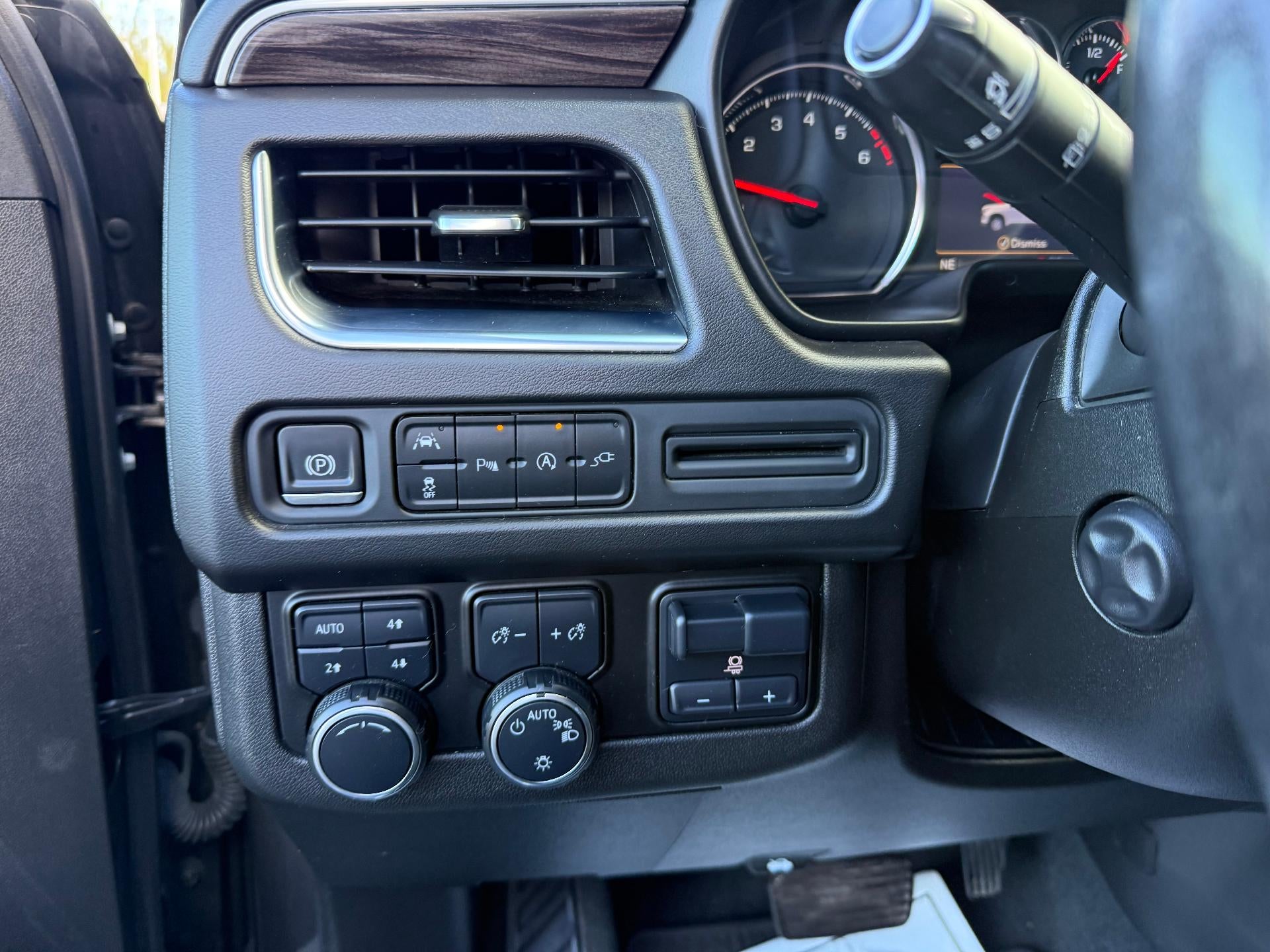 2021 Chevrolet Suburban LT - Photo 19