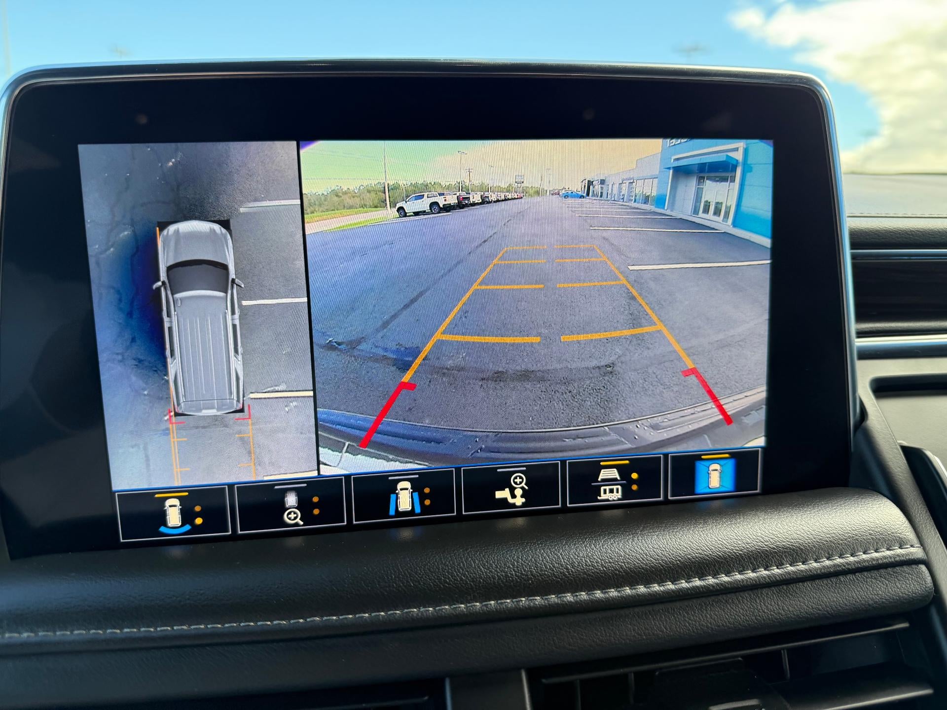 2021 Chevrolet Suburban LT - Photo 26