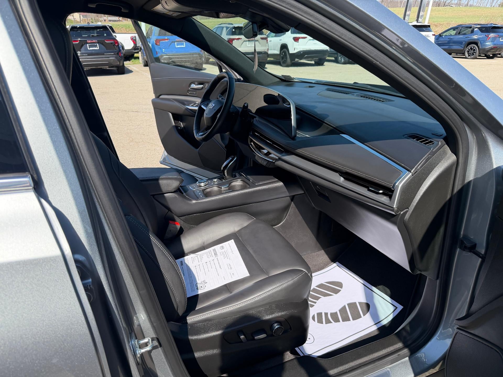 2025 Cadillac XT4 Premium Luxury