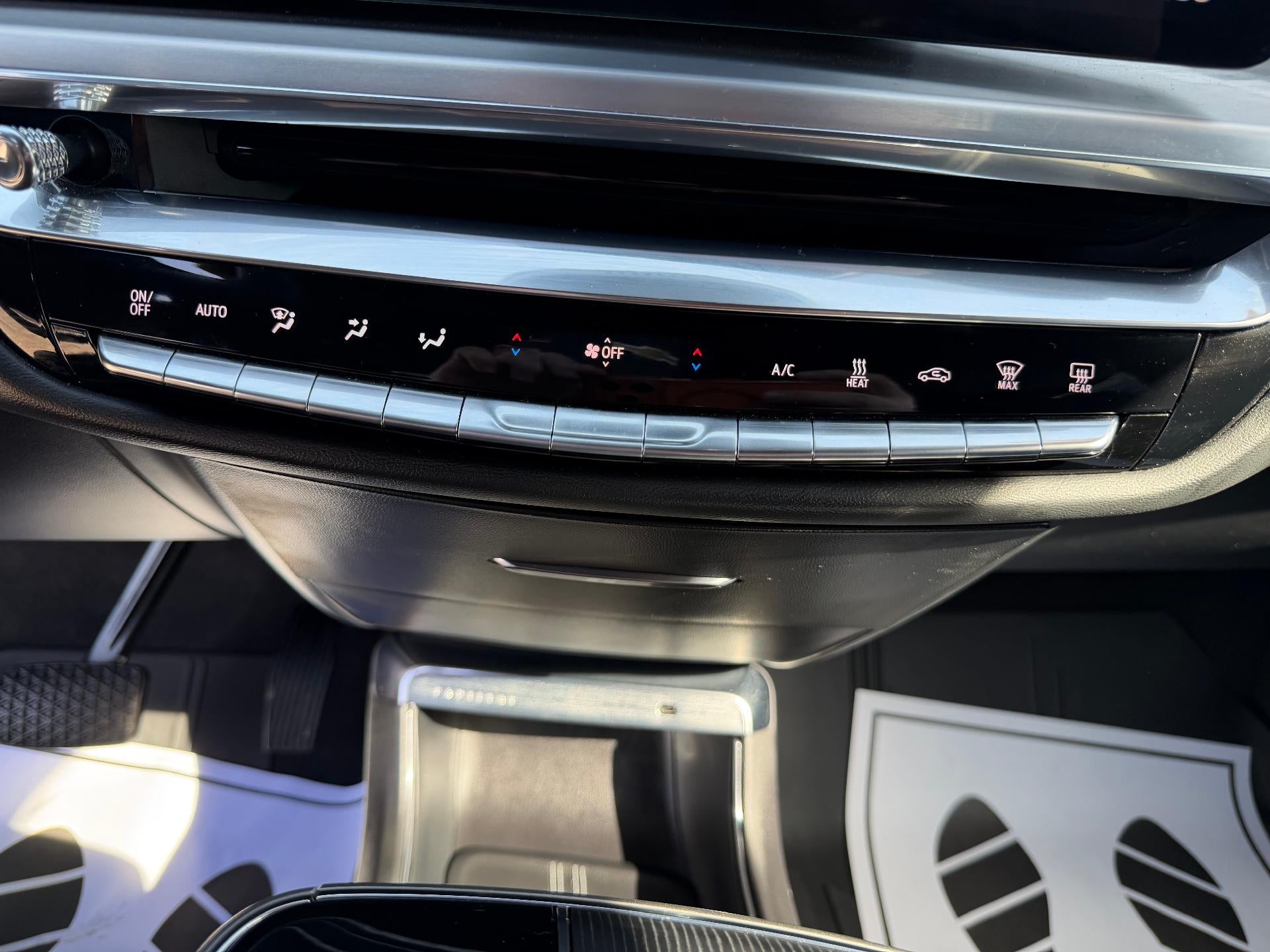 2024 Cadillac LYRIQ Luxury 2