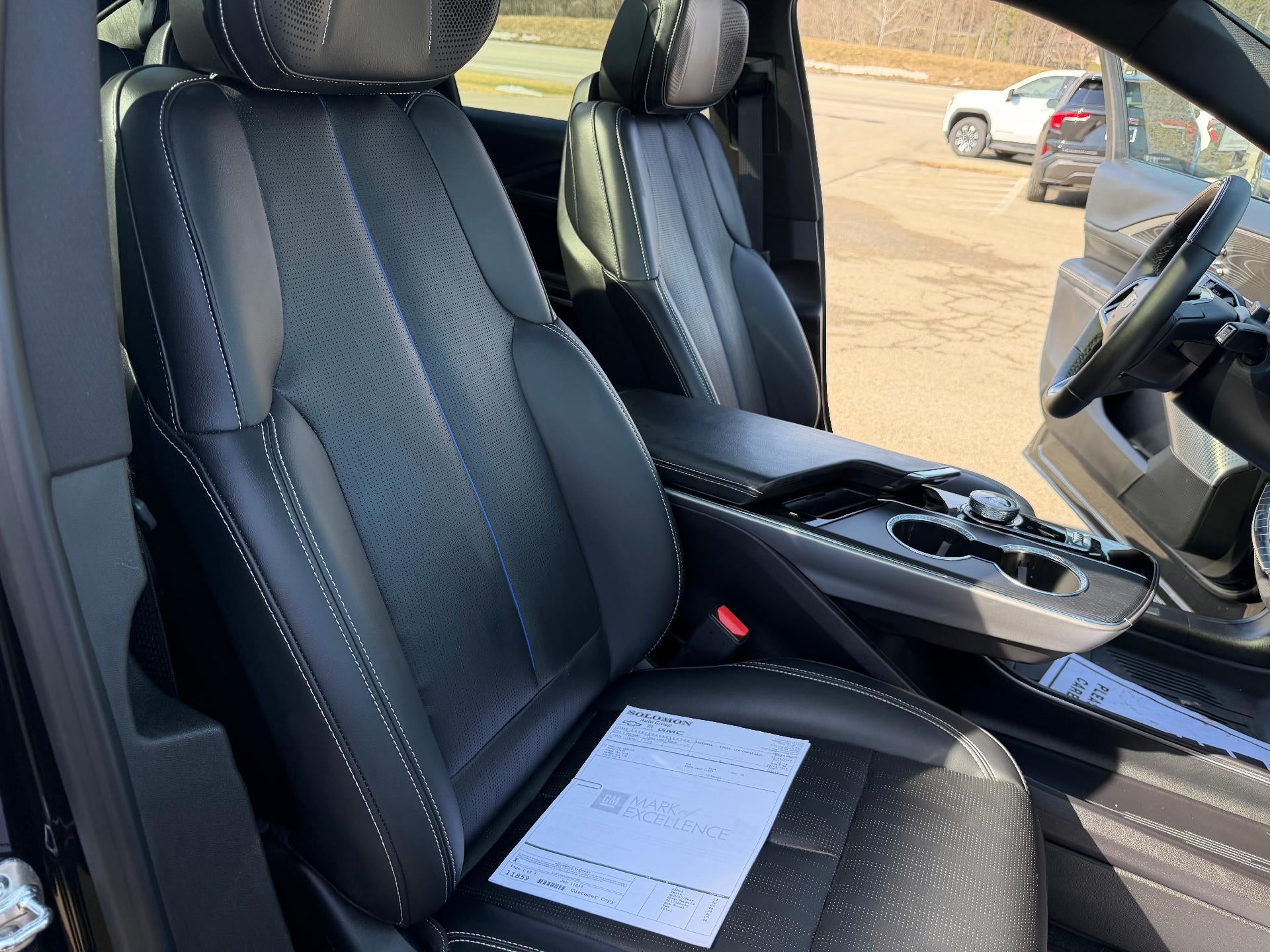 2024 Cadillac LYRIQ Luxury 2