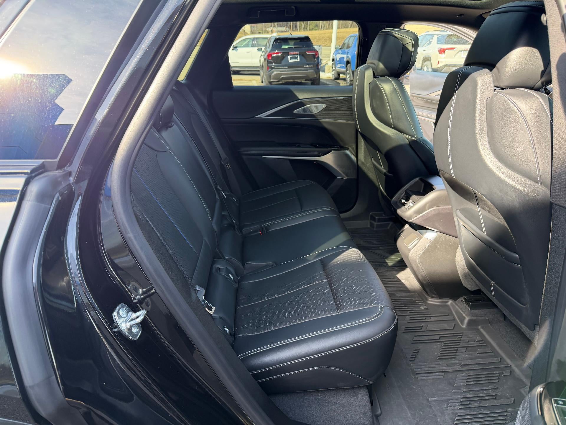 2024 Cadillac LYRIQ Luxury 2