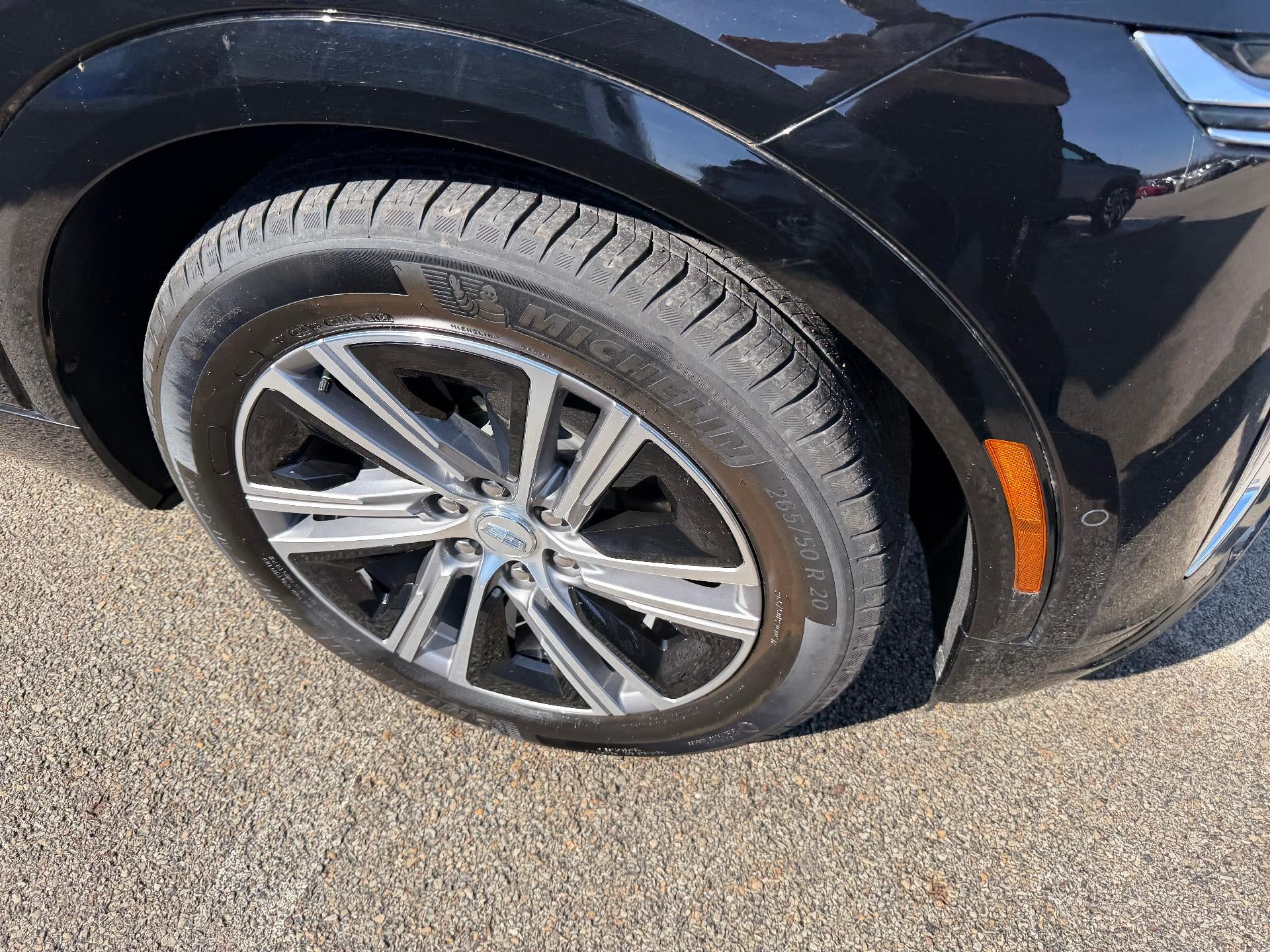 2024 Cadillac LYRIQ Luxury 2