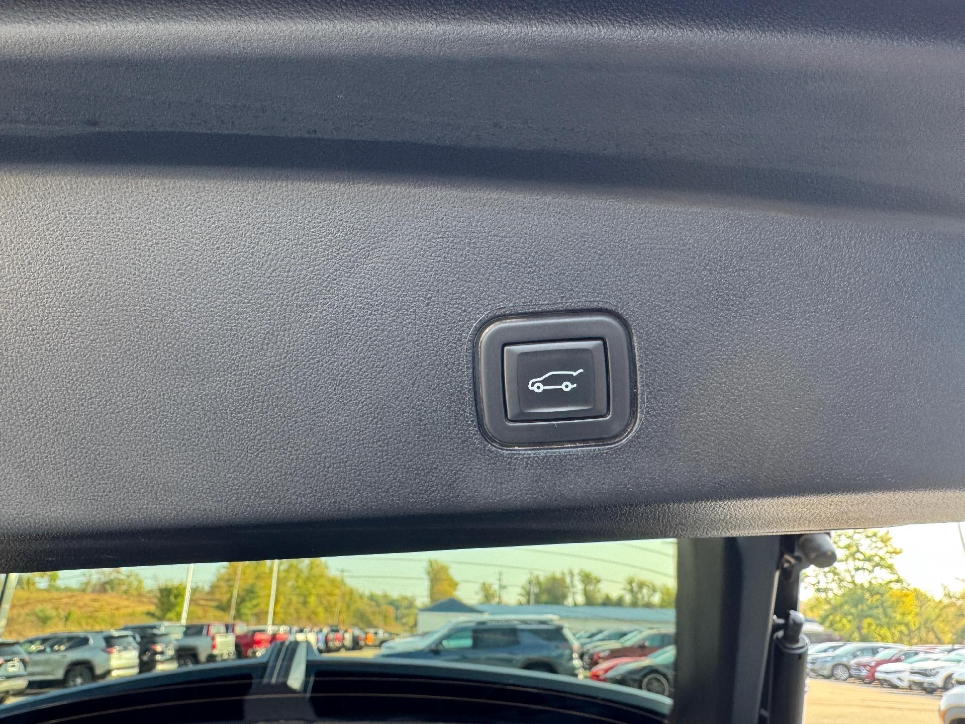 2024 Cadillac LYRIQ Luxury 3