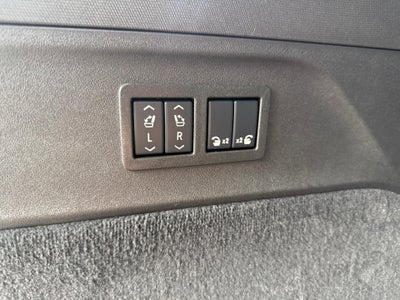 2025 Cadillac ESCALADE IQ Luxury 2