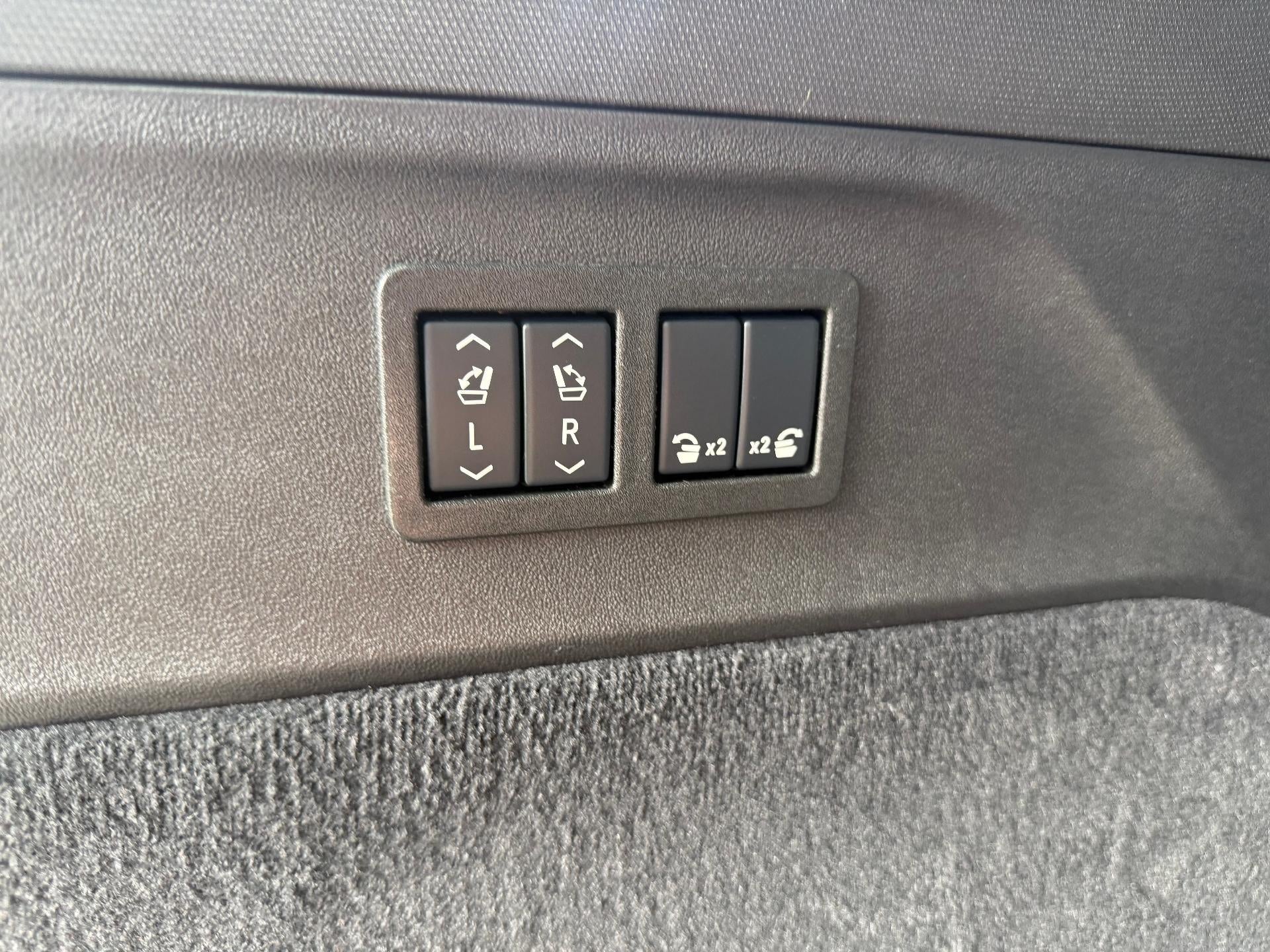 2025 Cadillac ESCALADE IQ Luxury 2