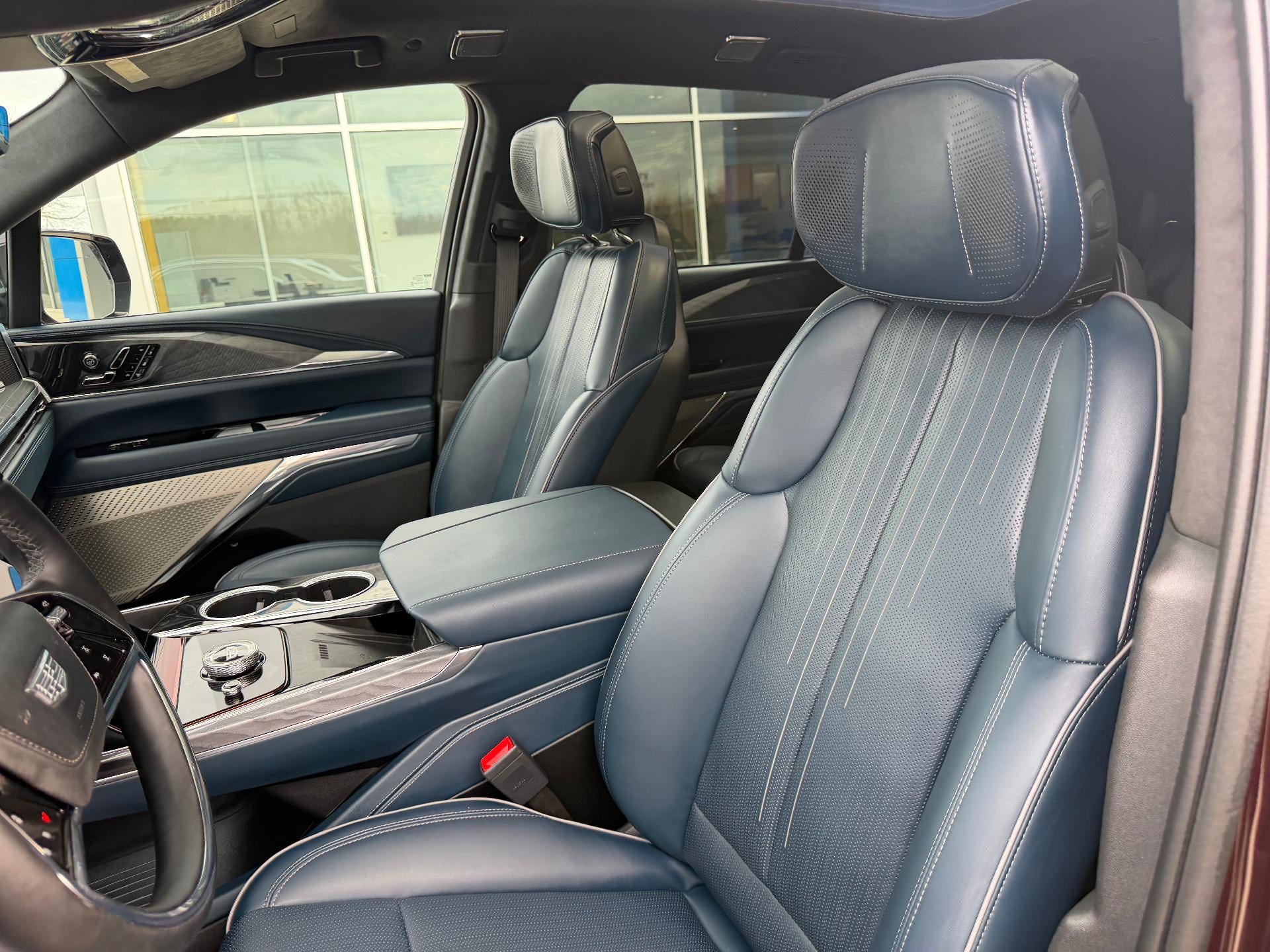 2025 Cadillac ESCALADE IQ Luxury 2