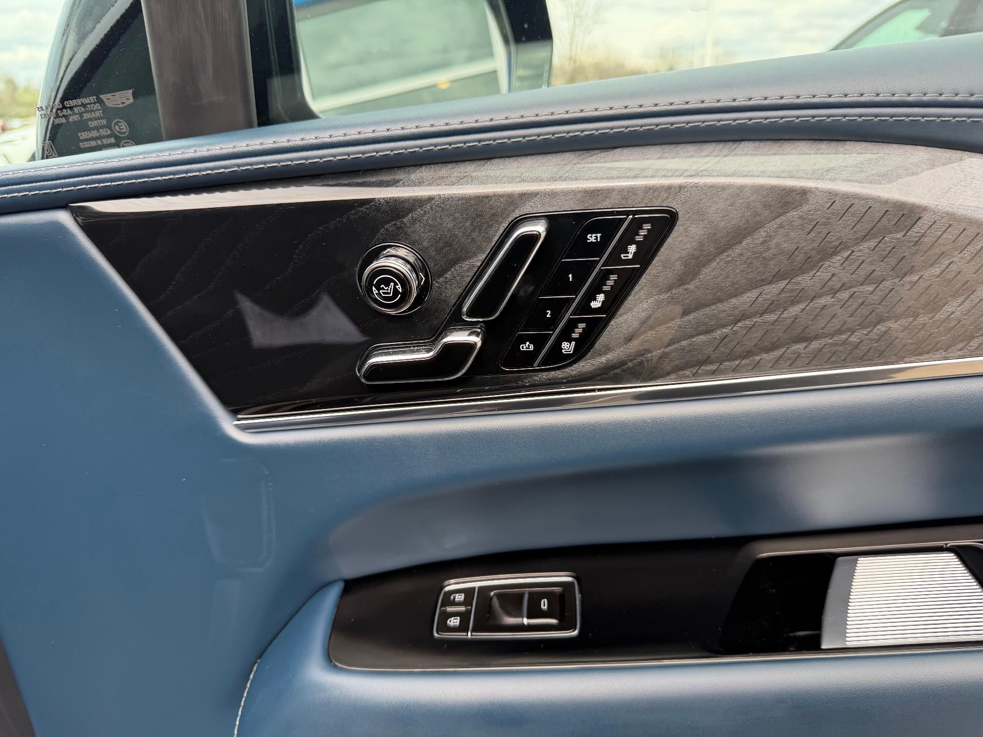 2025 Cadillac ESCALADE IQ Luxury 2