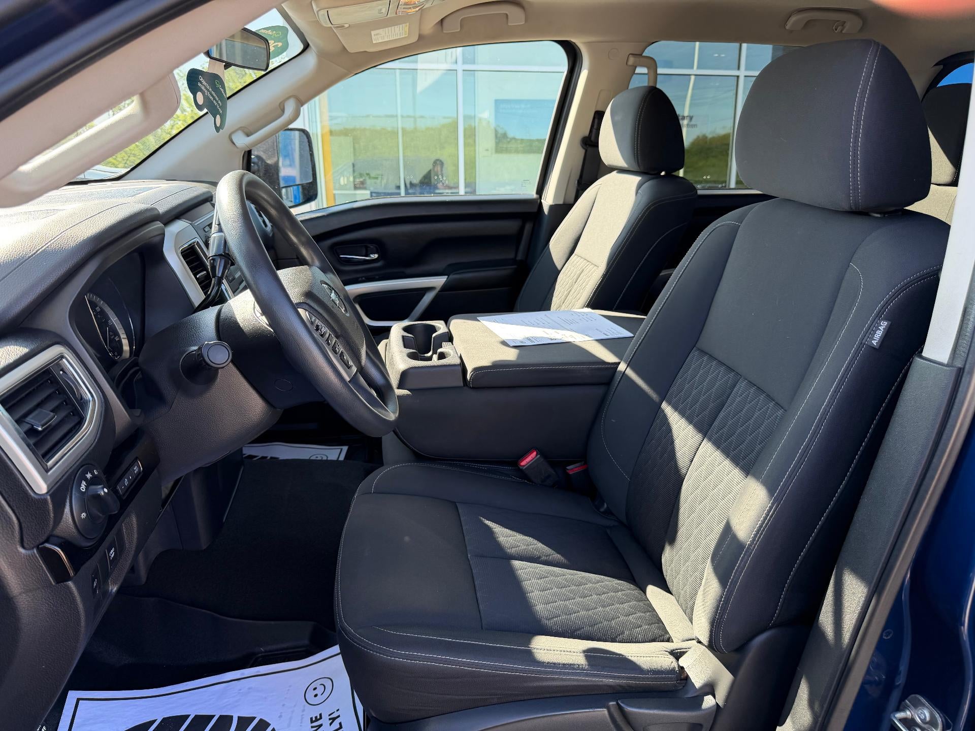 2019 Nissan TITAN SV