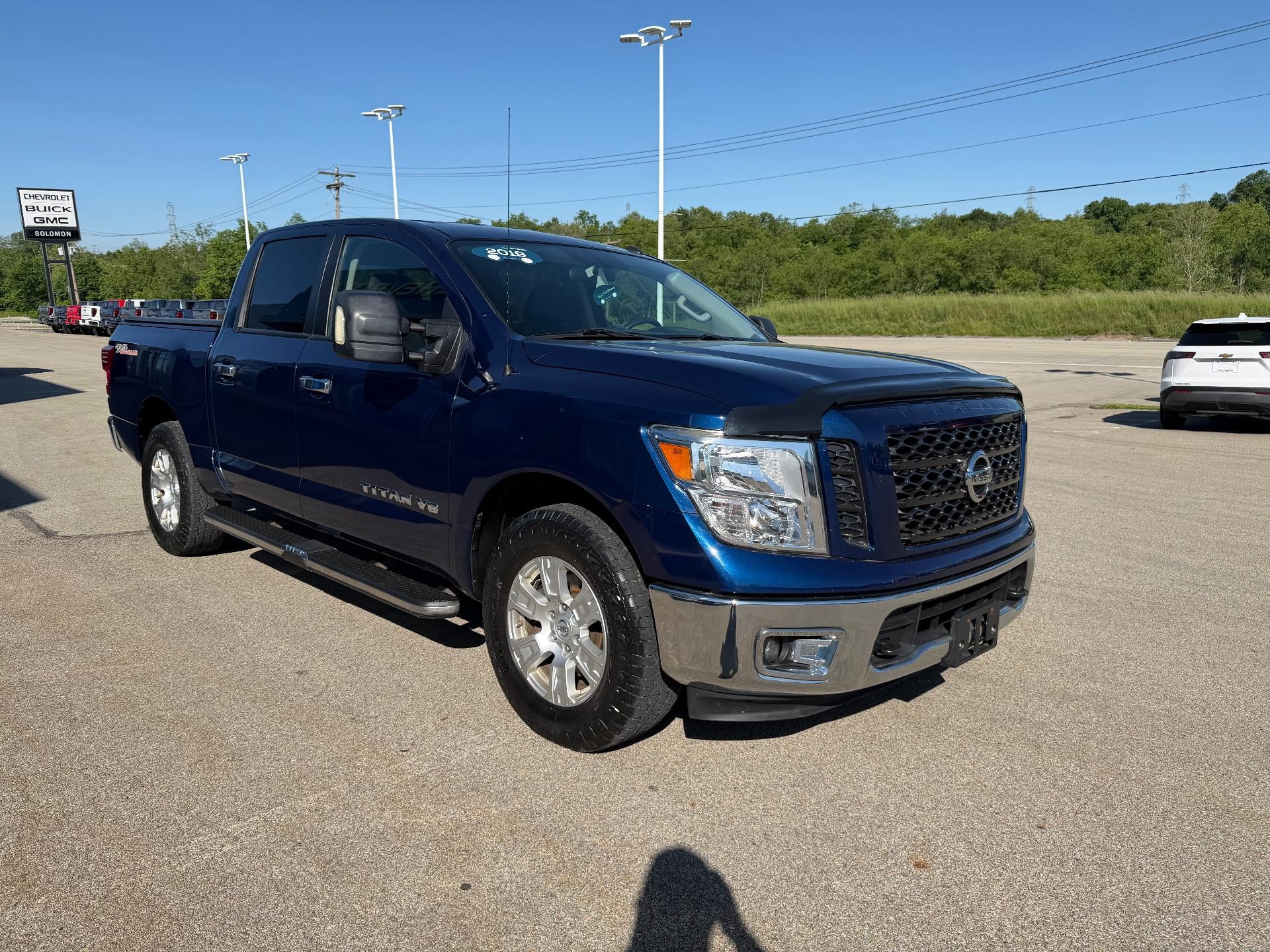 2019 Nissan TITAN SV