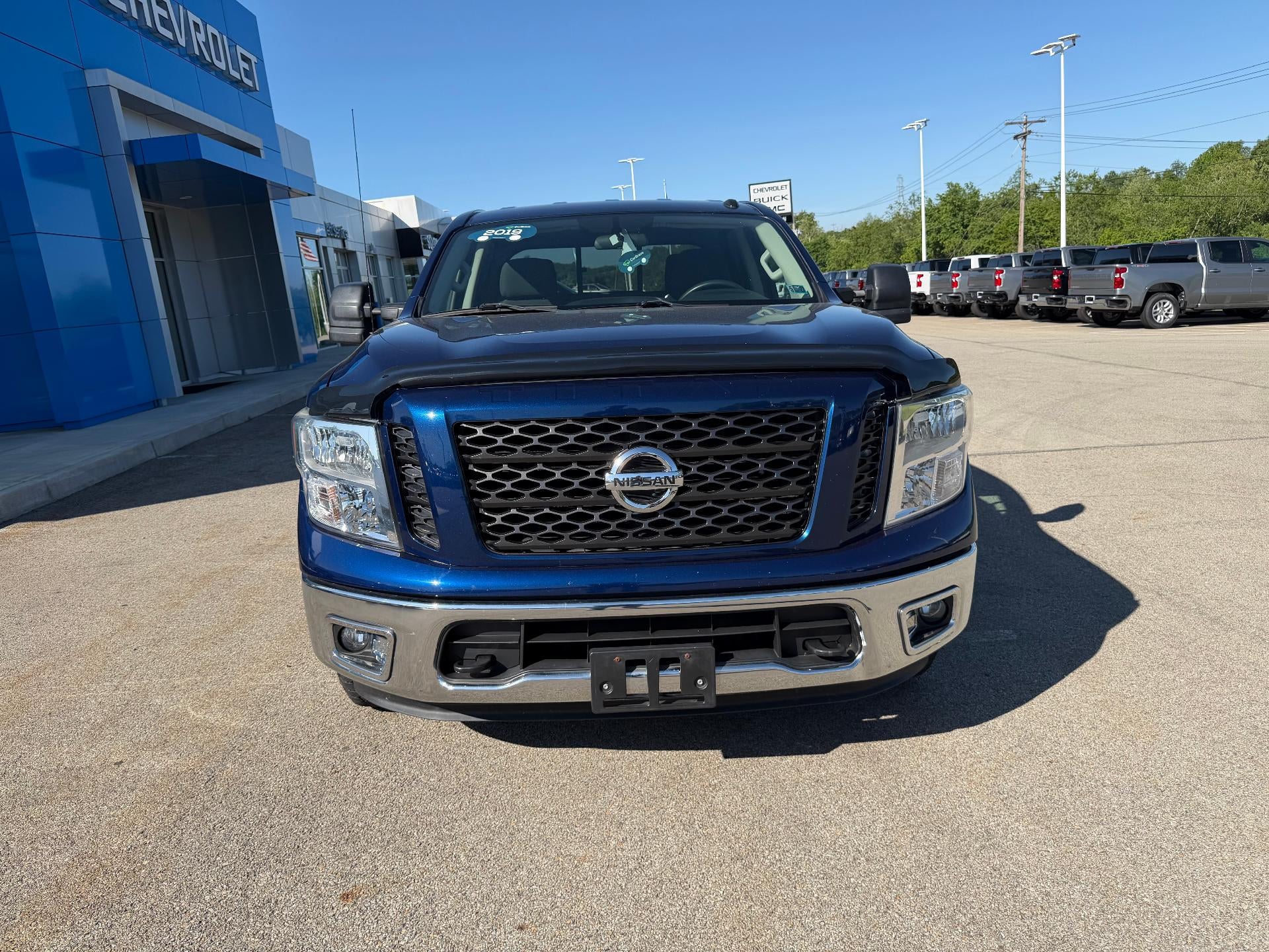 2019 Nissan TITAN SV