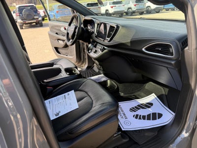 2022 Chrysler Pacifica Touring L AWD