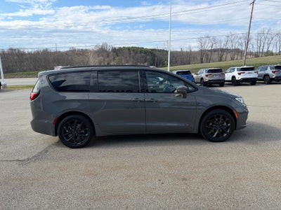 2022 Chrysler Pacifica Touring L AWD