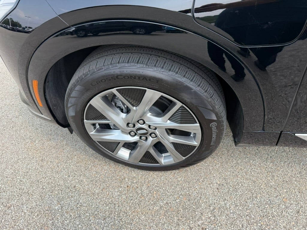 2025 Cadillac OPTIQ Luxury 2