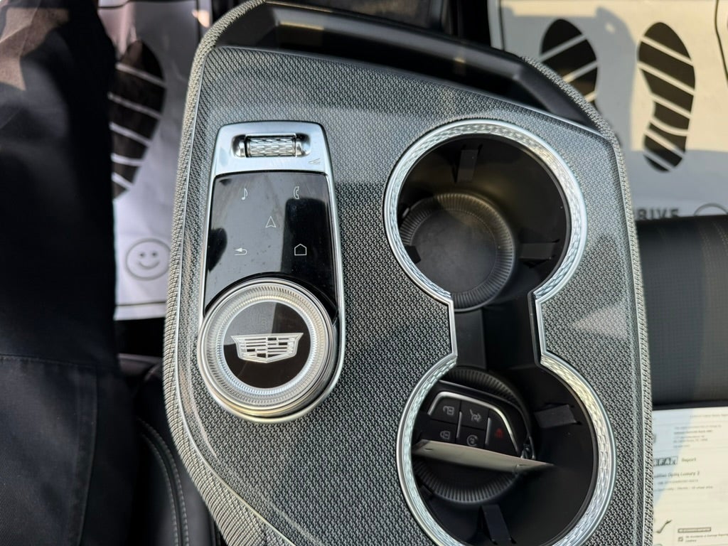 2025 Cadillac OPTIQ Luxury 2