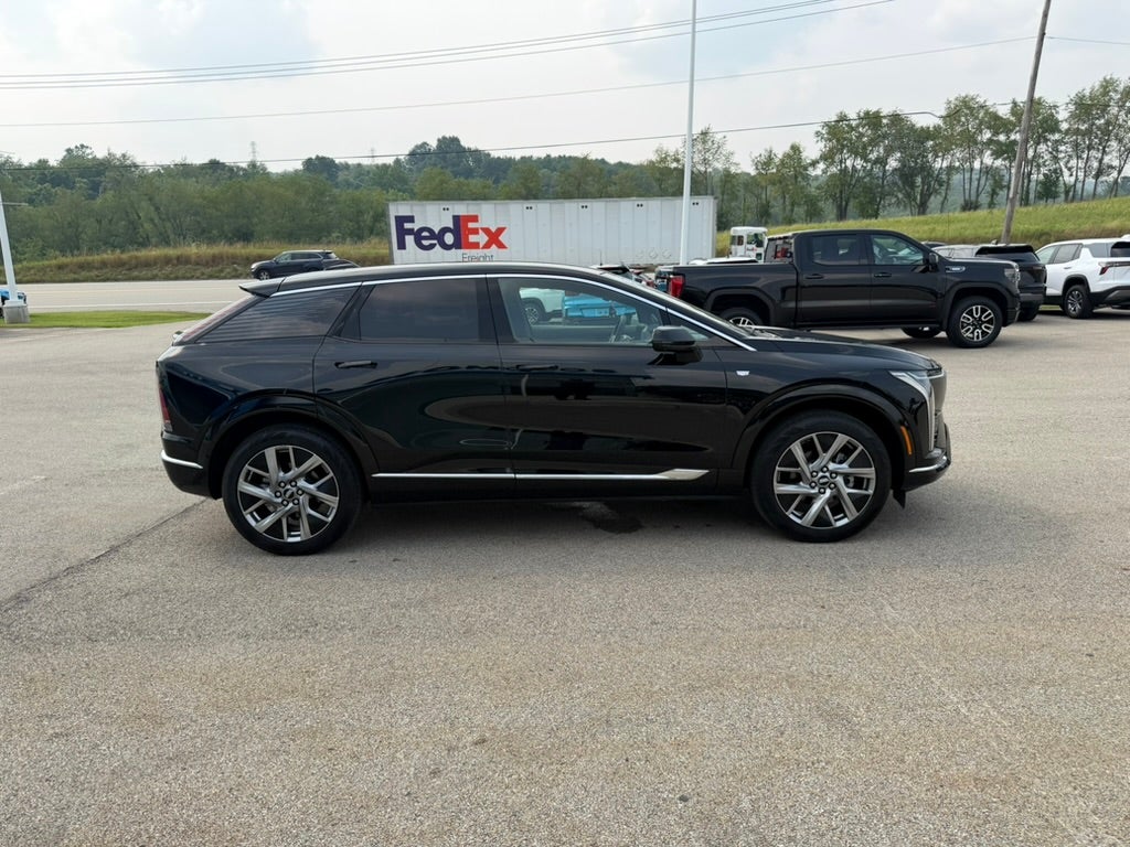 2025 Cadillac OPTIQ Luxury 2