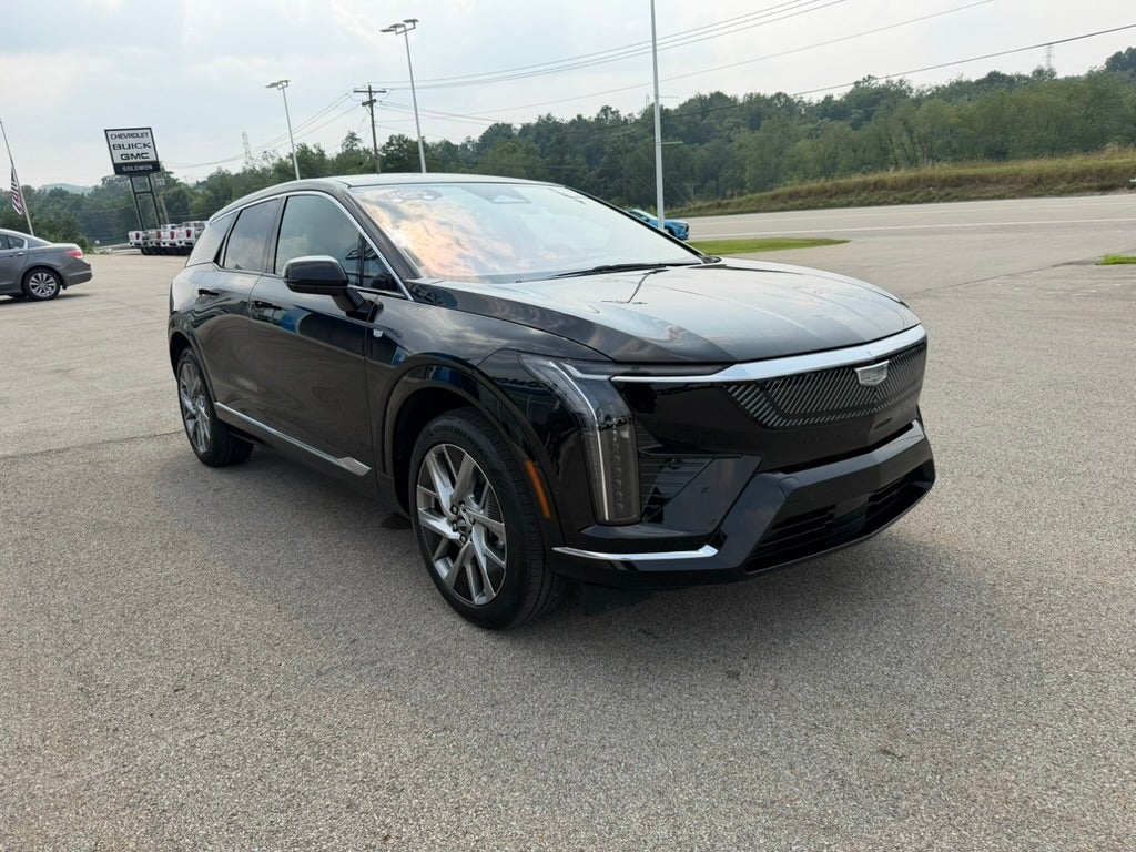 2025 Cadillac OPTIQ Luxury 2