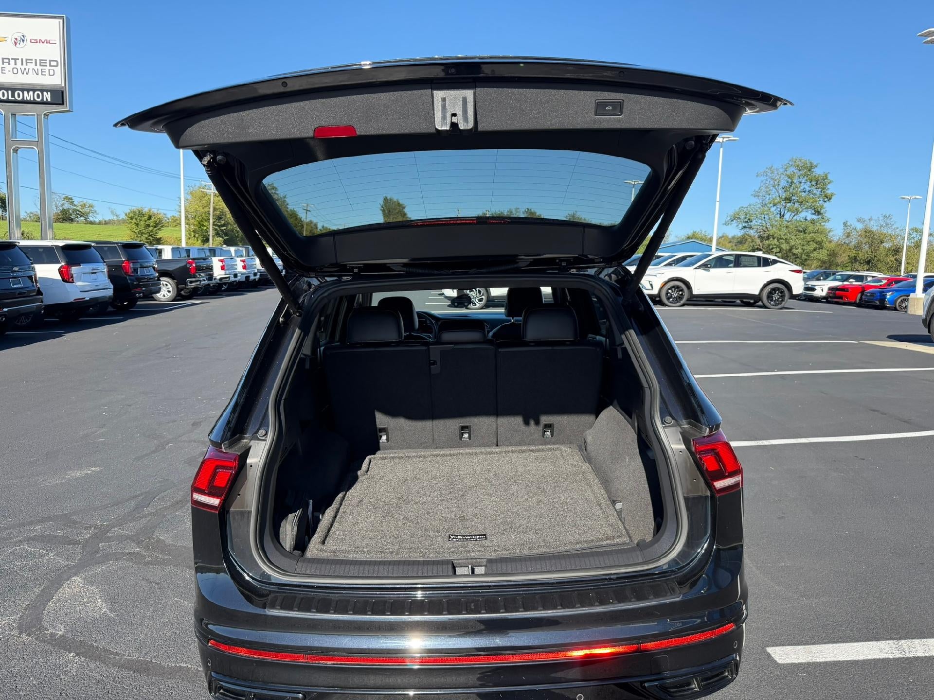 2022 Volkswagen Tiguan 2.0T SE R-Line Black