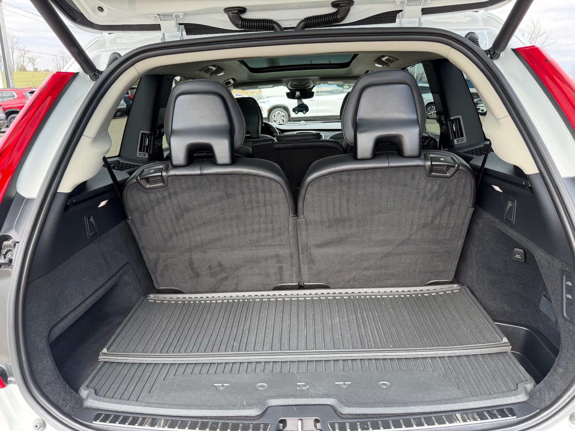 2023 Volvo XC90 Recharge Plug-In Hybrid T8 Ultimate Bright Theme 7-Seater