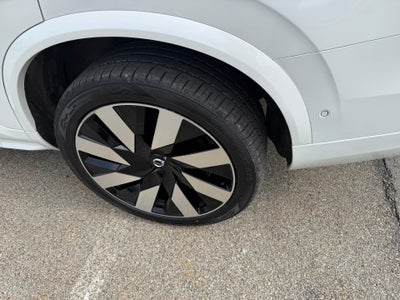 2023 Volvo XC90 Recharge Plug-In Hybrid T8 Ultimate Bright Theme 7-Seater
