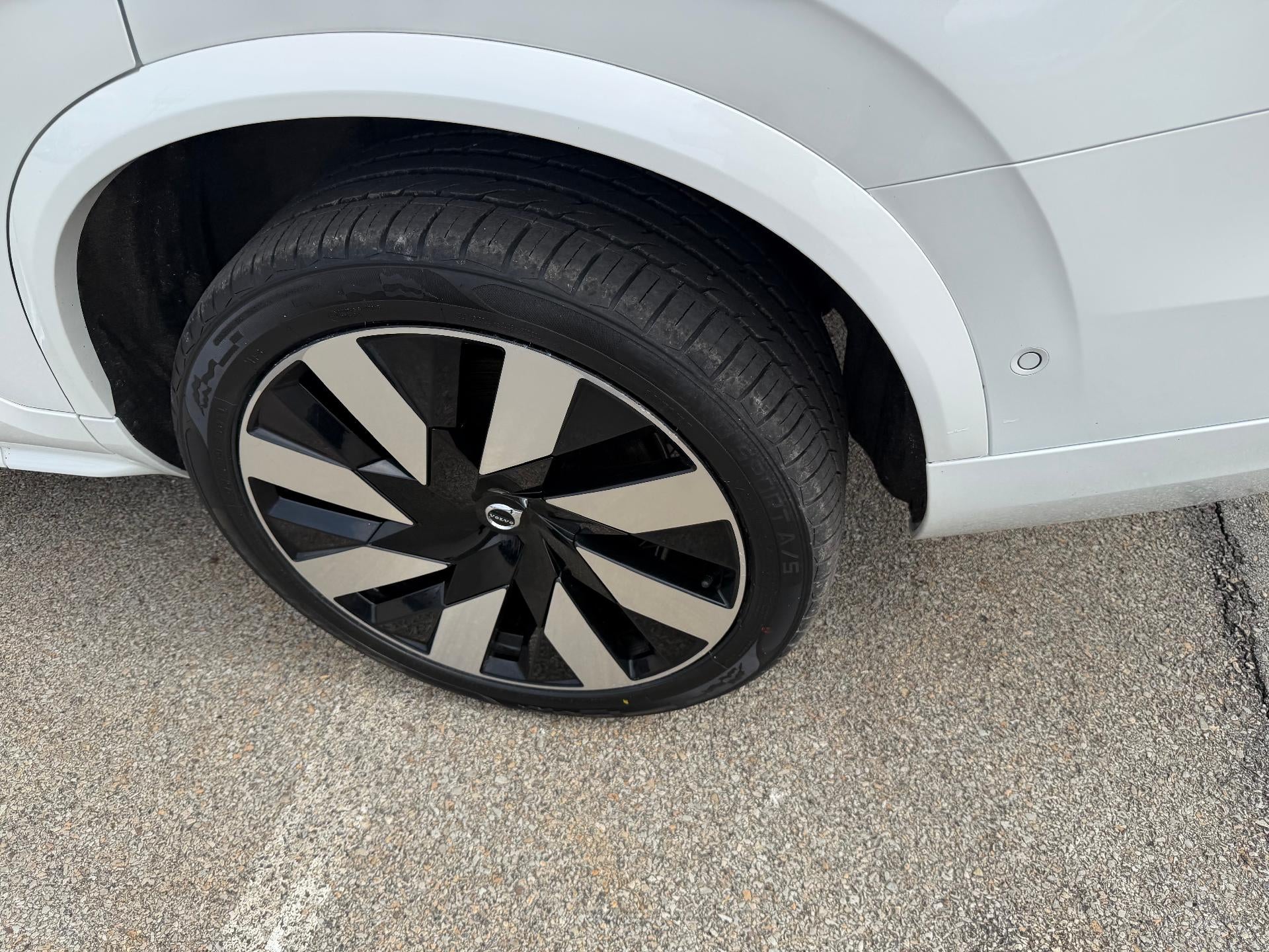 2023 Volvo XC90 Recharge Plug-In Hybrid T8 Ultimate Bright Theme 7-Seater