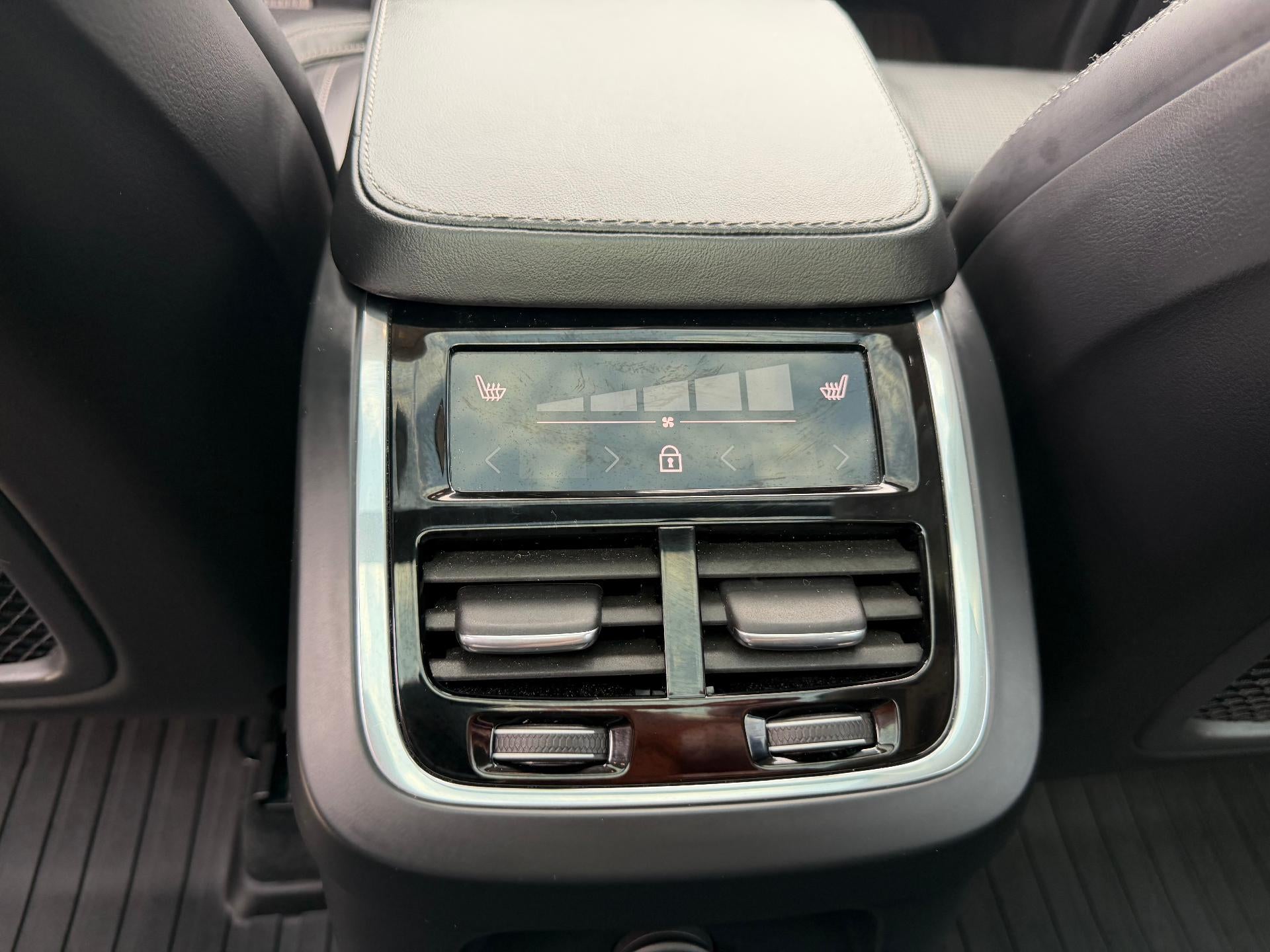 2023 Volvo XC90 Recharge Plug-In Hybrid T8 Ultimate Bright Theme 7-Seater